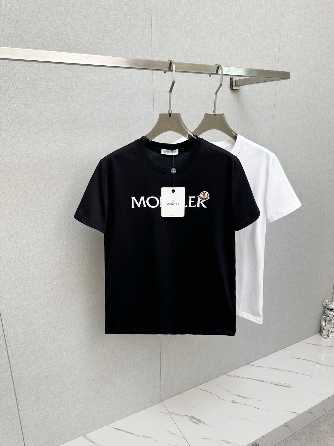 NO:482896,MO 2025 spring and summer new round neck short-sleeved logo original fabric, official same style, short-sleeved T-shirt, customized fabric, very comfortable to touch, the latest brick cabinet in spring and summer, fashionable and personalized, super versatile and beautiful, very suitable for both men and women, essential models for human hands M—4XL,,T-shirt,tees,t-shirt,alexander wang19860909MO 2025春夏新款圆领短袖大Logo原版面料 官方同款 短袖T恤 定制面料 手感非常舒服  春夏最新砖柜同步 时尚又个性 超级百搭好看 男女都非常合适 人手必备款 M—4XL,,T-shirt,tees，t-shirt,alexander wang,Men's clothing