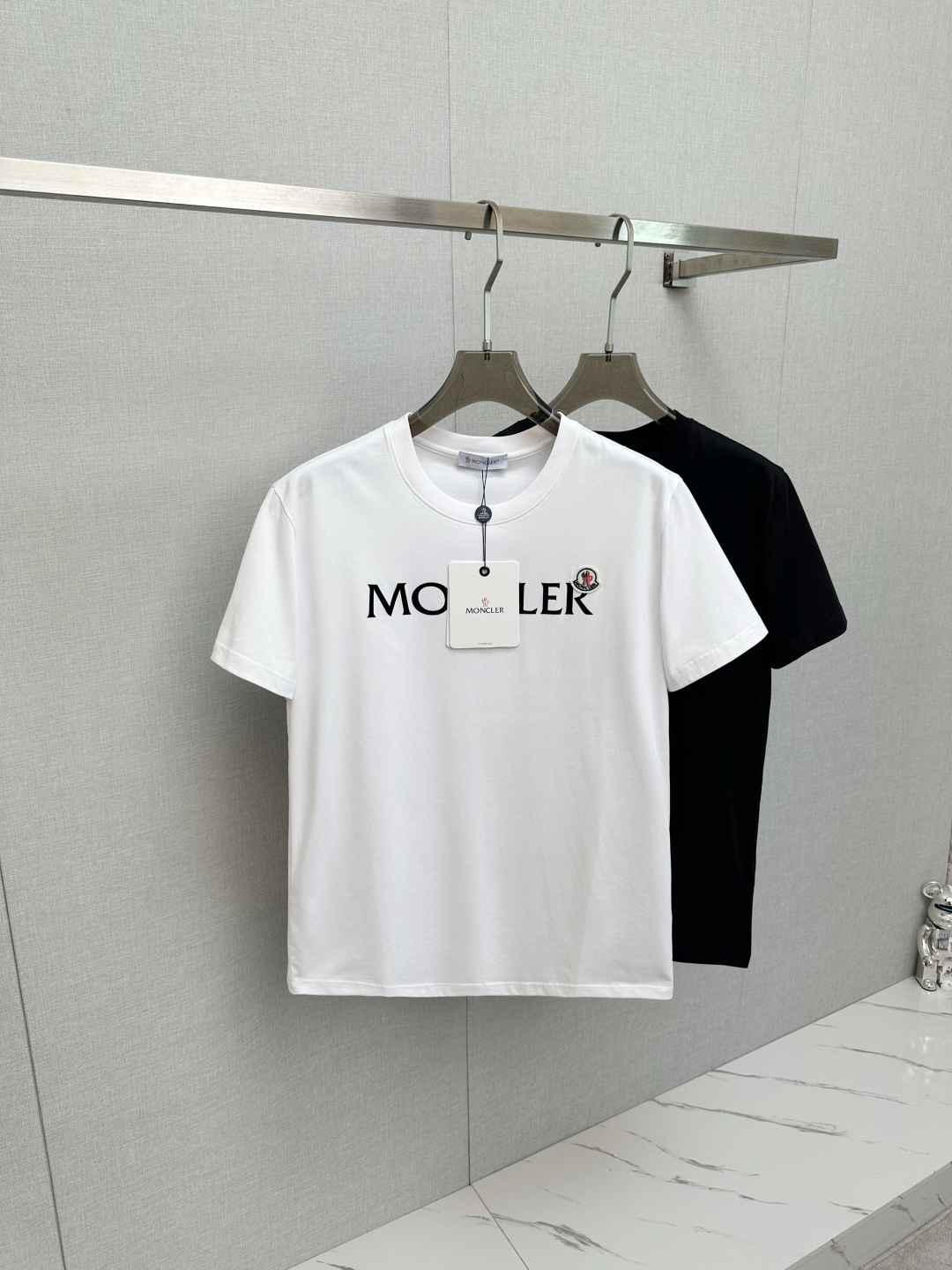 NO:522372,MO 2025 spring and summer new round neck short-sleeved logo original fabric, official same style, short-sleeved T-shirt, customized fabric, very comfortable to touch, the latest brick cabinet in spring and summer, fashionable and personalized, super versatile and beautiful, very suitable for both men and women, essential models for human hands M—4XL,,T-shirt,tees,t-shirt,alexander wang19860909MO 2025春夏新款圆领短袖大Logo原版面料 官方同款 短袖T恤 定制面料 手感非常舒服  春夏最新砖柜同步 时尚又个性 超级百搭好看 男女都非常合适 人手必备款 M—4XL,,T-shirt,tees，t-shirt,alexander wang,Men's clothing