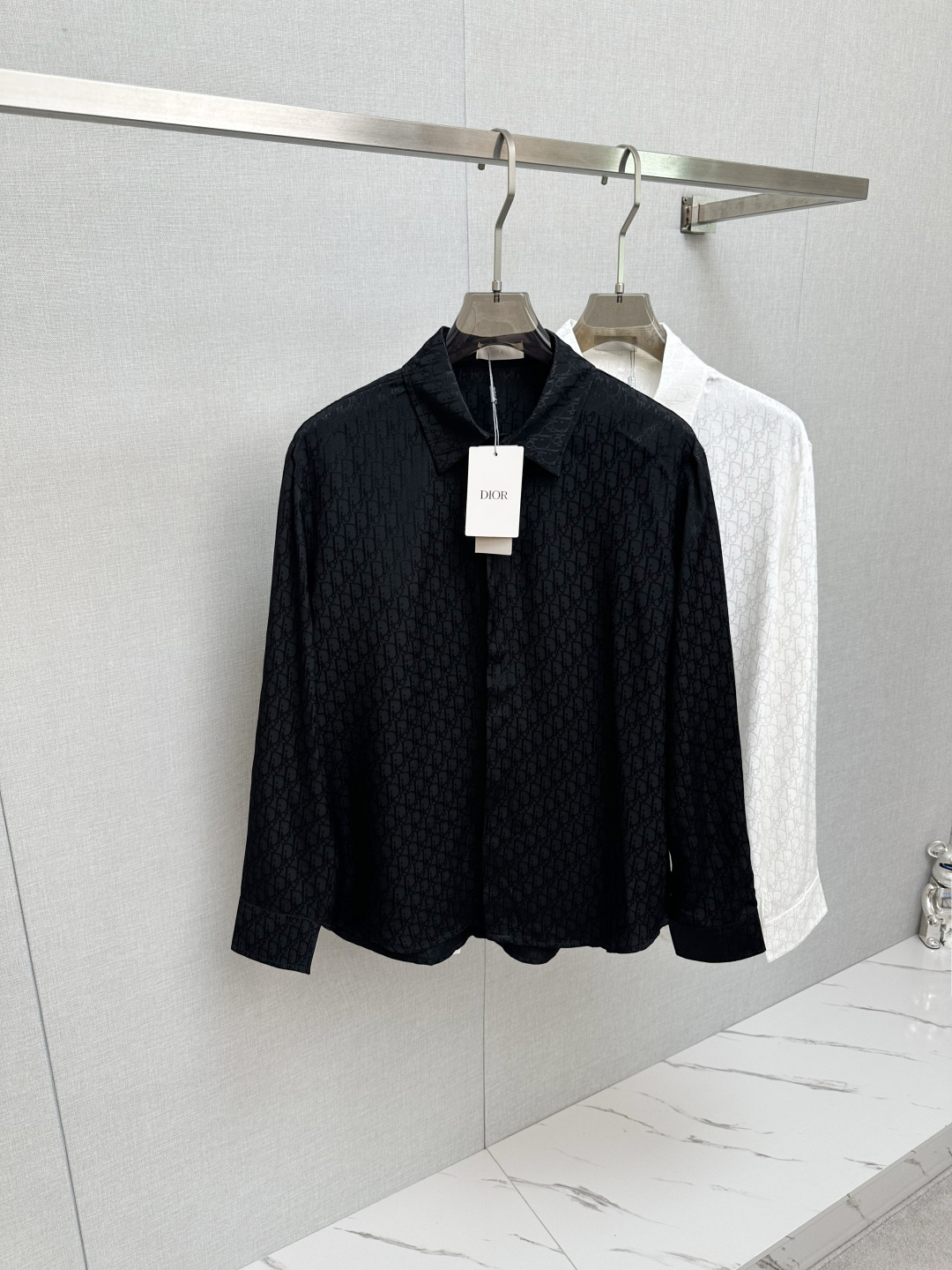 NO:549930,DIOR 2025 new classic jacquard long-sleeved shirt, counters are on sale simultaneously. Custom fabrics, skin-friendly and comfortable, classic jacquard logo patterns, three-standard accessories are complete. S-XL, dior, shirts, alexander wang19860909DIOR 2025新款经典提花长袖衬衫,专柜同步在售 定制面料,亲肤舒适,满身经典提花logo图案,三标辅料齐全 码数S-XL,,dior,shirts,alexander wang,Men's clothing