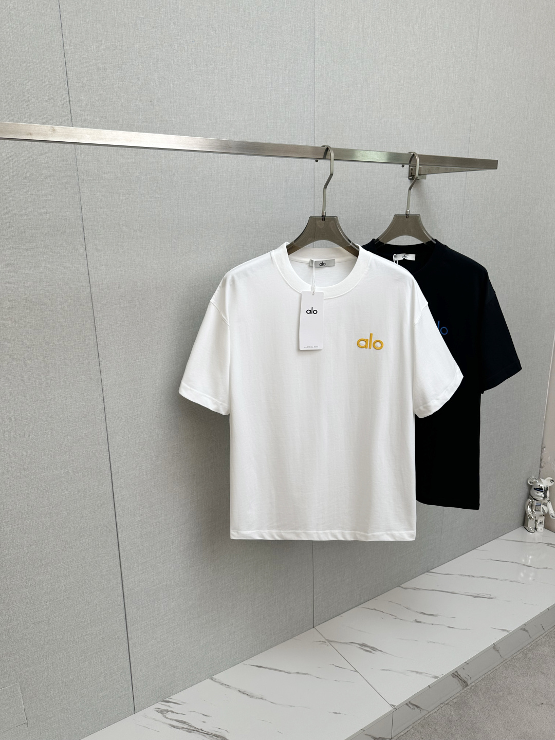 NO:509715,Top quality 2025 new short-sleeved products!  Selected top-grade original fabrics, soft touch. Top imported private goods, fashionable design, trendy short-sleeved, undeniable quality, excellent effect on the upper body, the same style as the luxury official website!  Size S-2XL, T-shirt,alexander wang19860909顶级品质 2025款新品短袖！精选顶级原版面料,手感柔软.顶级进口私货,时尚设计潮流短袖,不失奢华 品质毋庸置疑 上身效果超赞,奢华官网同款！尺码S—2XL,,T-shirt,alexander wang,Men's clothing