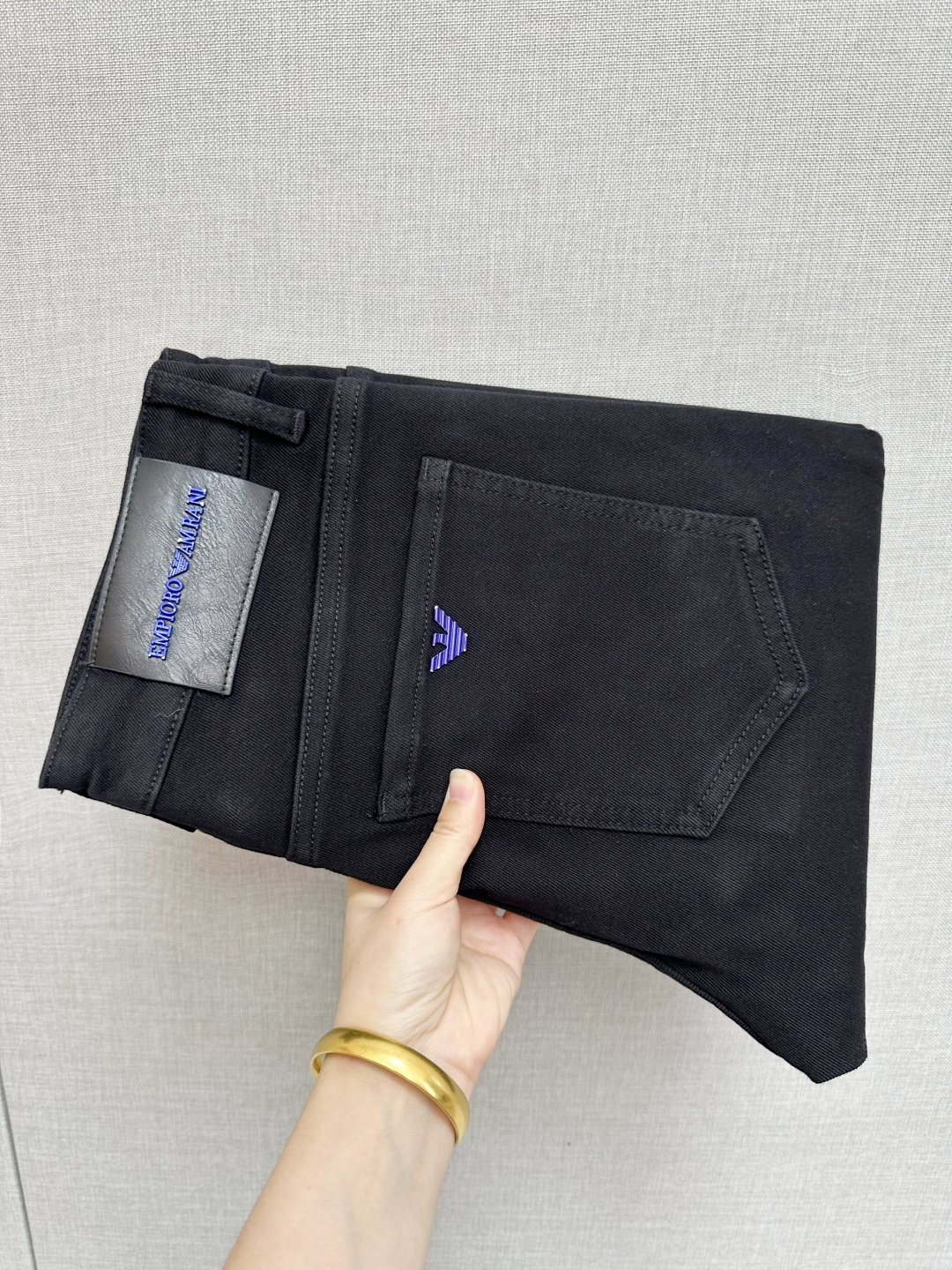 NO:503429,Amani official website counter is available at the same time, original singles are ruthless, super stylish jeans, customized original washing denim fabric, unique design, top-grade printing craft letter pattern logo, original hardware and auxiliary decoration, extremely superior jeans, the materials and craftsmanship are extremely luxurious and exquisite, extremely high-end, handsome and stylish, recommended, yards 28-38, jeans, alexander wang19860909Amani 官网专柜同步有售,原单狠货,超级有范儿的一款牛仔裤,定制原版水洗牛仔面料,独特设计,顶级印花工艺字母图案logo,原版五金辅料装饰,极为翘楚的一款牛仔裤,用料与工艺都极致奢华精湛,档次极高,上身帅气有型,推荐,码数28—38,,jeans,alexander wang,Men's clothing