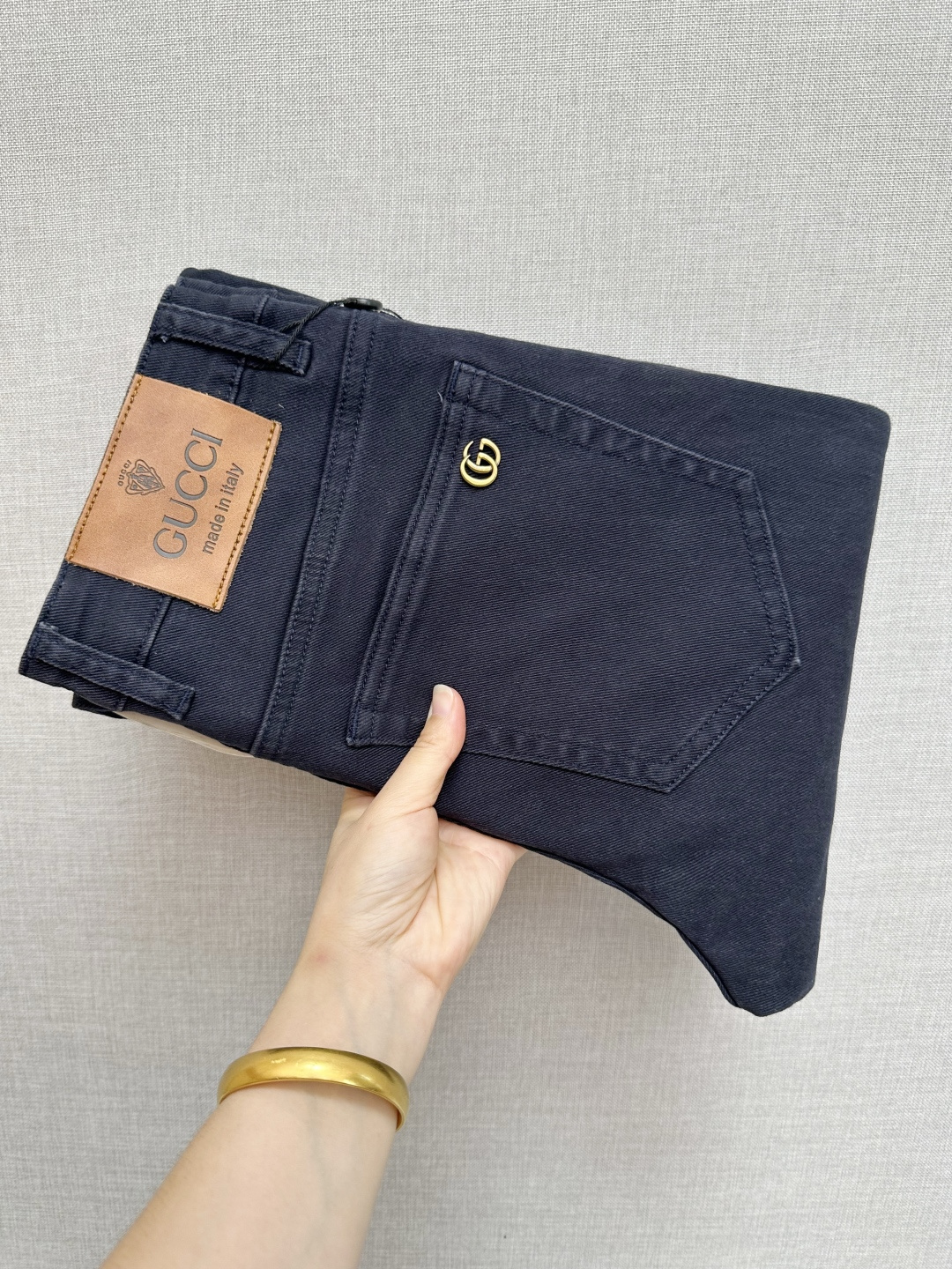 NO:509725,GUCCI official website counter is available simultaneously, original singles, super stylish straight jeans, customized original washing denim fabric, unique design, top-grade printing craft letter pattern logo, original hardware and auxiliary decoration, extremely superior jeans, the materials and craftsmanship are extremely luxurious and exquisite, extremely high-end, handsome and stylish, recommended size 29-40,,gucci,jeans,alexander wang19860909GUCCI 官网专柜同步有售,原单狠货,超级有范儿的一款直筒牛仔裤,定制原版水洗牛仔面料,独特设计,顶级印花工艺字母图案logo,原版五金辅料装饰,极为翘楚的一款牛仔裤,用料与工艺都极致奢华精湛,档次极高,上身帅气有型,推荐 码数29—40,,gucci,jeans,alexander wang,Men's clothing