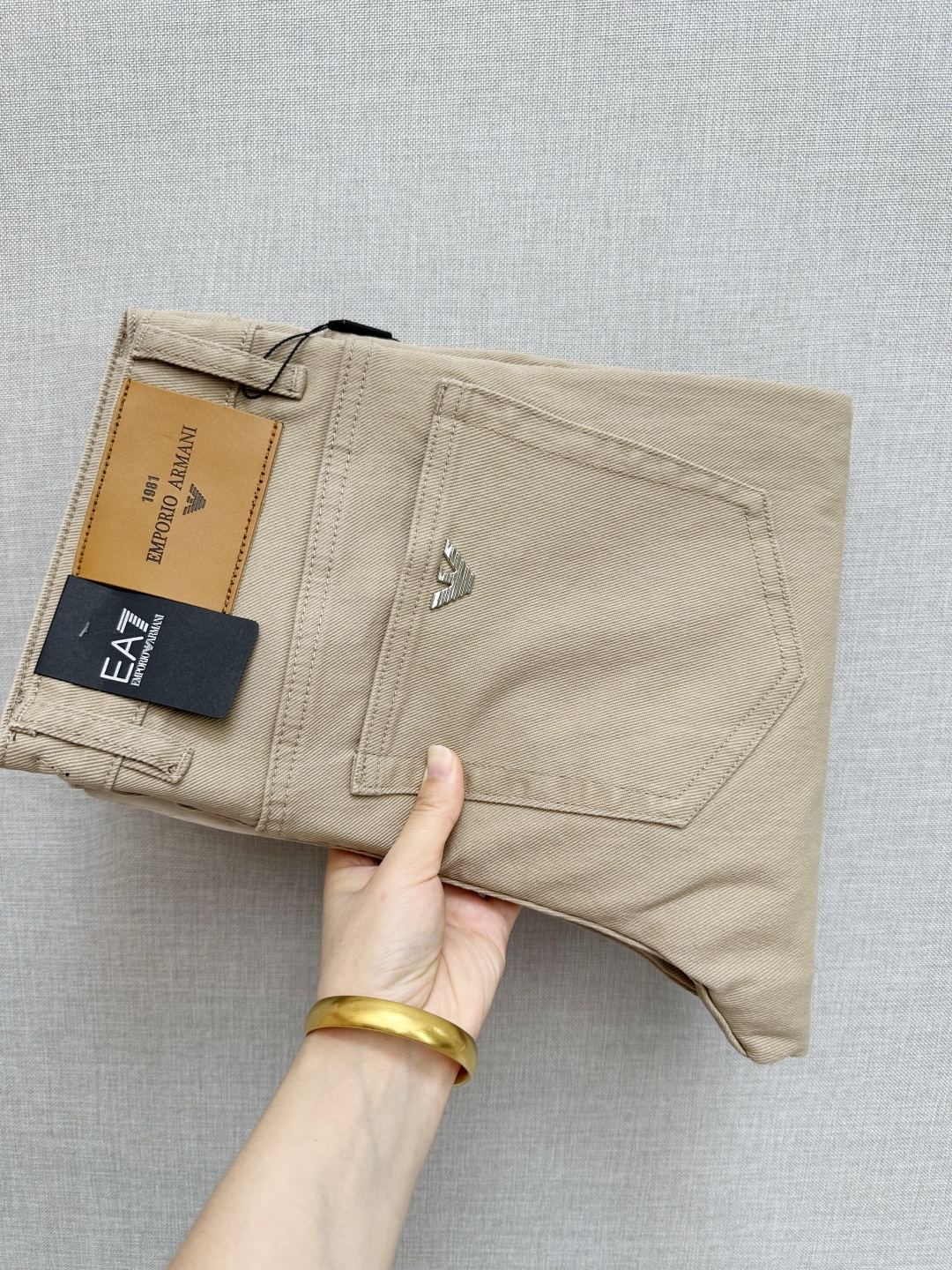 NO:509723,Amani official website counter is available at the same time, original singles are ruthless, super stylish straight jeans, customized original washing denim fabric, unique design, top-grade printing craft letter pattern logo, original hardware and auxiliary decoration, extremely superior jeans, the materials and craftsmanship are extremely luxurious and exquisite, extremely high-end, handsome and stylish, recommended size 29-40,, jeans, alexander wang19860909Amani 官网专柜同步有售,原单狠货,超级有范儿的一款直筒牛仔裤,定制原版水洗牛仔面料,独特设计,顶级印花工艺字母图案logo,原版五金辅料装饰,极为翘楚的一款牛仔裤,用料与工艺都极致奢华精湛,档次极高,上身帅气有型,推荐 码数29—40,,jeans,alexander wang,Men's clothing