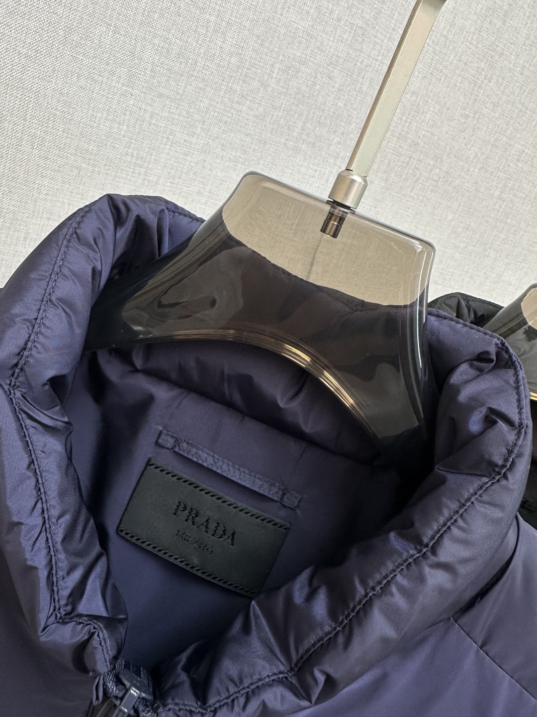 Prada Men's Padded Vest Quilted Sleeveless Jacket with Logo 4 cmp i1755444425448 4476 0 2