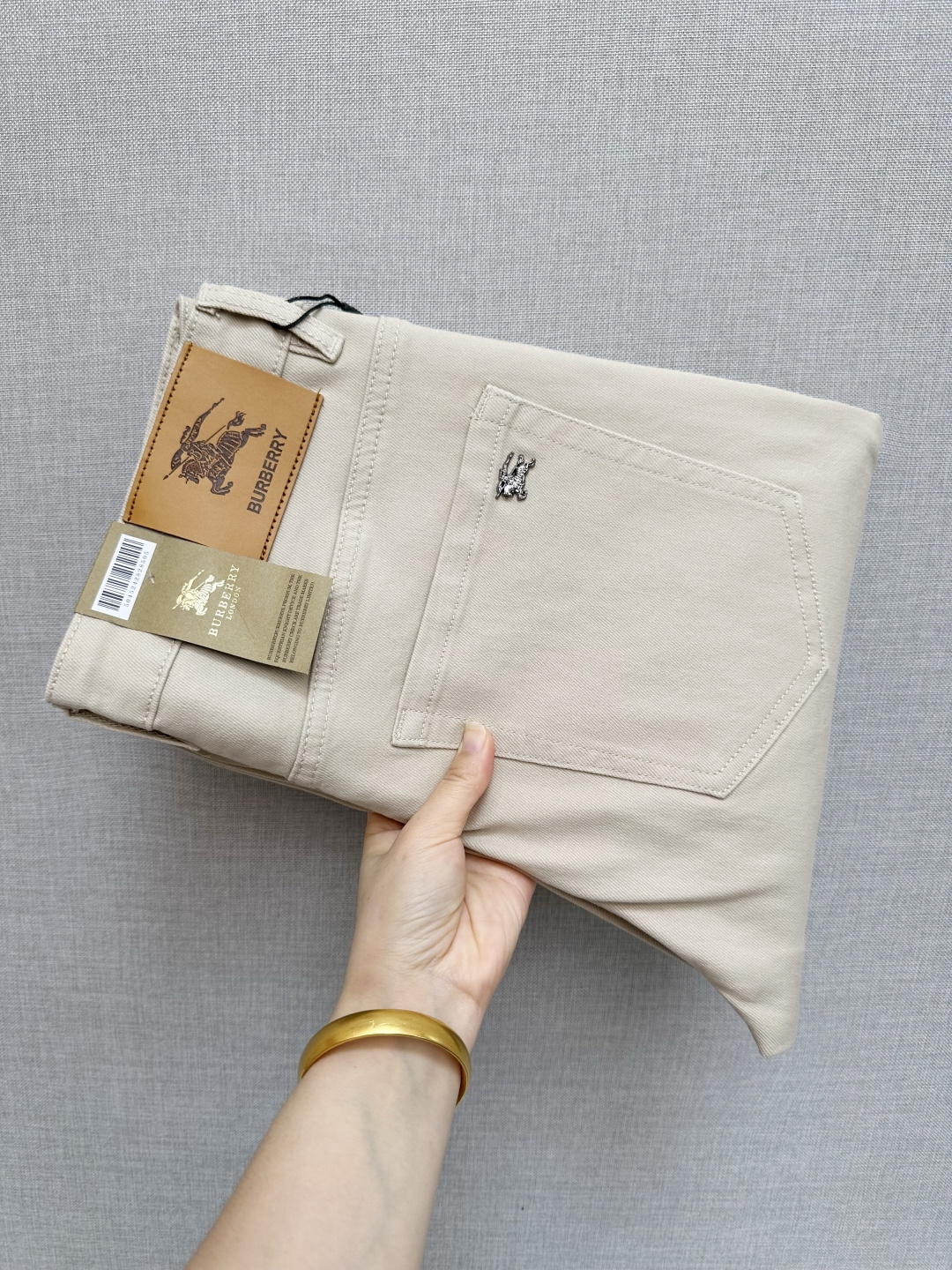 NO:522360,BURB original wash casual jeans, imported original wash elastic fabric, comfortable and elastic, unique design, super positive style, comfortable and breathable, extremely high grade, counter quality, handsome upper body, 29-38, burberry, jeans, alexander wang19860909BURB 原厂水洗休闲牛仔裤,进口原版水洗弹力面料,舒适有弹性,独特设计,版型超正,舒适透气,档次极高,专柜品质,上身帅气十足,码数29-38,,burberry,jeans,alexander wang,Men's clothing