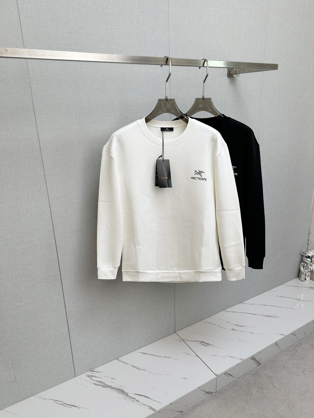 NO:537440,Birdss' autumn new product, long-sleeved sweatshirt, classic logo design, versatile style, released simultaneously on the official website. Customized fabrics are soft and delicate, with a high skin-friendly feel, perfectly interpreting the brand's fashion trend!  Men’s wardrobe are indispensable, and they are low-key designs and must-haves. Dears, please buy them quickly!  Code number M—3XL, hoodie, sweatshirts, alexander wang19860909鸟 ss秋季新品 长袖卫衣,经典Logo设计,百搭款 官网同步发售 定制面料,柔软细腻,亲肤感极高,完美诠释出品牌的时尚潮流！男人的衣柜都少不了基础 是低调的设计 必备款,亲们赶紧入手！码数M—3XL,,hoodie,sweatshirts,alexander wang,Men's clothing