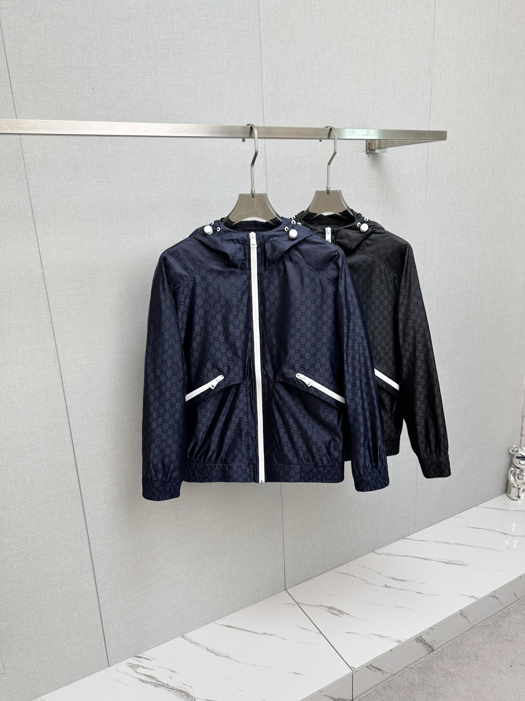 NO:517437,LV new style hooded jacket jacket official website synchronized hot products Channel goods High-end customization Quality can stand any form of inspection and give you a unique upper body experience!  All have undergone strict selection process, customized original accessories, fashionable and versatile trend. The upper body is elegant and handsome, full of personality, and a new visual sense. 48-56,,louis vuitton,jackets & coats,jackets & coats,hats,alexander wang19860909LV 新款 连帽 夹克 外套官网同步爆款 渠道货 高端定制 品质经得起任何形式检验,赋予你与众不同的上身体验！均经过严格的挑选工序,定制原版辅料,时尚百搭潮 上身优雅帅气, 个性十足,焕然一新的即视感 48—56,,louis vuitton,jackets & coats,jackets & coats,hats,alexander wang,Men's clothing