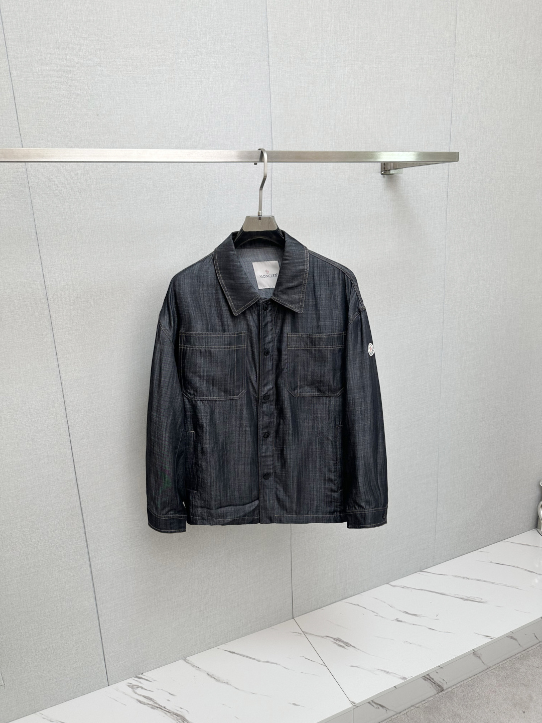 NO:517416,MO new jackets and jackets are synchronized on the official website. Channel goods. High-end customization. The quality can stand any form of inspection and give you a unique upper body experience!  All have undergone strict selection process, customized original auxiliary materials, fashionable and versatile trend. The upper body is elegant and handsome, full of personality, and a new visual sense. 48-56,,jackets & coats,jackets & coats,alexander wang19860909MO 新款 夹克 外套官网同步爆款 渠道货 高端定制 品质经得起任何形式检验,赋予你与众不同的上身体验！均经过严格的挑选工序,定制原版辅料,时尚百搭潮 上身优雅帅气, 个性十足,焕然一新的即视感 48—56,,jackets & coats,jackets & coats,alexander wang,Men's clothing