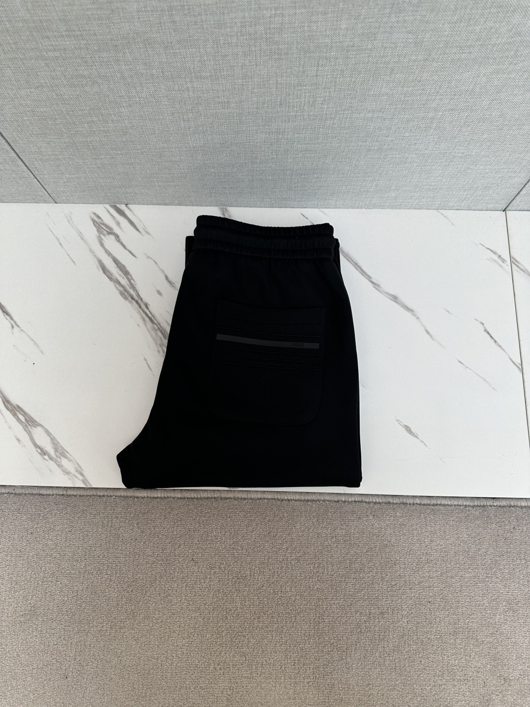 NO:524516,BOOS autumn and winter men's original single casual pants. Heavy recommendation!  This model uses original exclusive fabric!  The craftsmanship is top-notch, design logo hardware modification!  The three-dimensional sense is extremely stunning and stunning. The pattern is presented by the iconic brand pattern. It has a very distinctive and high-end and fashionable look, which strongly demonstrates the identity!  In addition, it has a lot of cotton feel, both comfort and breathability, extremely delicate touch, and excellent skin-friendly!  The details are perfect, with all kinds of exquisite and exquisite, with a strong sense of styling, full of upper body styles, and belongs to the unique type on the market!  Size 29-40, alexander wang19860909BOOS 秋冬男士原单休闲裤 重磅推荐！此款所运用原版专属面料！还是工艺都堪称顶尖,设计logo五金修饰！立体感极强,视觉极其惊艳震撼,图案由标志性的品牌图案呈现,辨识度非常鲜明且高级时髦,有力彰显身份！此外棉感十足,舒适性与透气性兼备,触感极为细腻,亲肤性绝佳！细节完美如斯,各种精湛考究 造型感极强,上身型款十足,属于市面独一无二的类型！尺码29-40,,alexander wang,Men's clothing