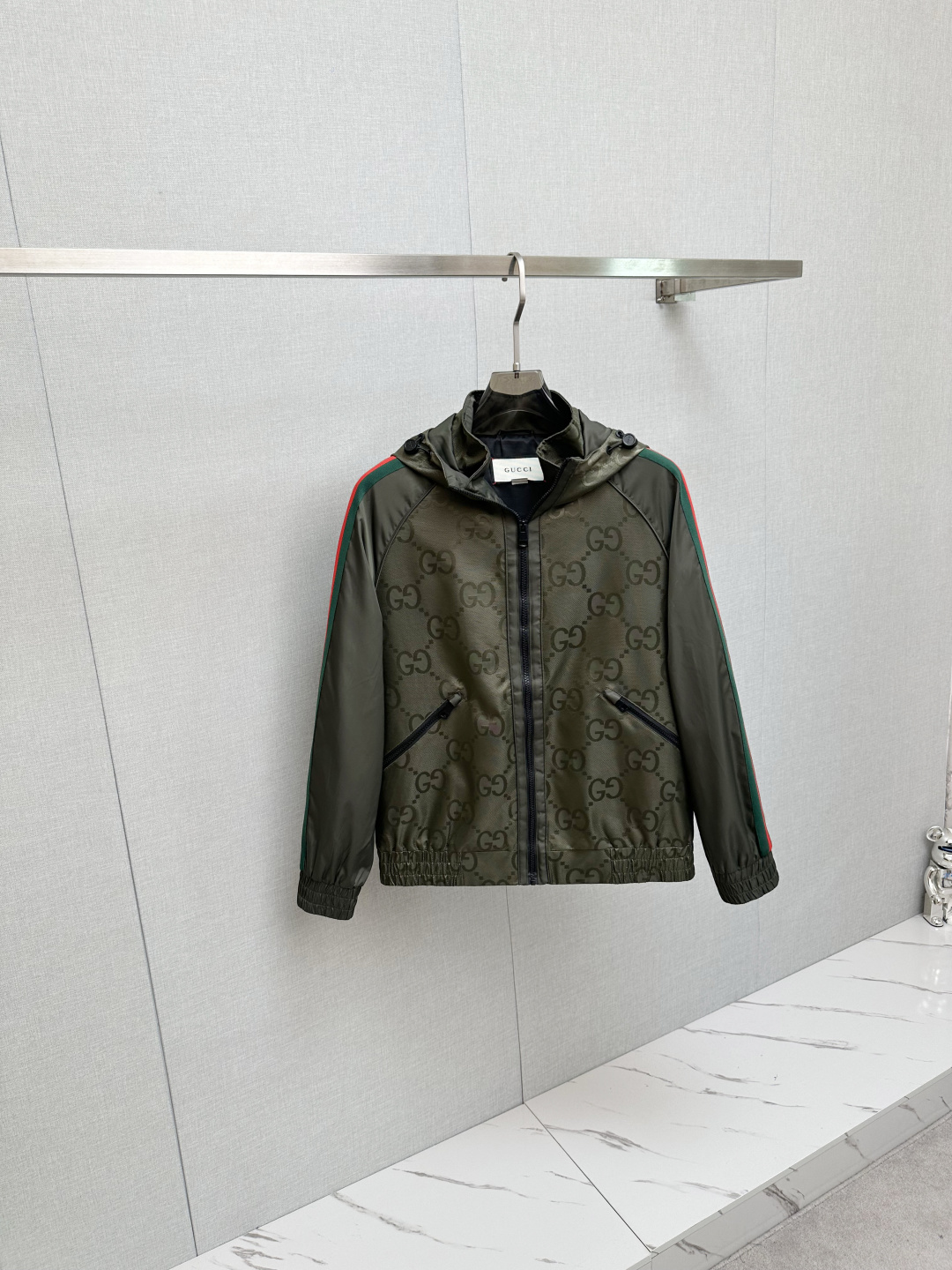 NO:524510,GUCCI new jacket jacket official website synchronized hot products Channel goods High-end customization Quality can stand any form of inspection and give you a unique upper body experience!  All have undergone strict selection process, customized original accessories, fashionable and versatile trend. The upper body is elegant and handsome, full of personality, and a new visual sense. 48-56,,gucci,jackets & coats,jackets & coats,alexander wang19860909GUCCI 新款 夹克 外套官网同步爆款 渠道货 高端定制 品质经得起任何形式检验,赋予你与众不同的上身体验！均经过严格的挑选工序,定制原版辅料,时尚百搭潮 上身优雅帅气, 个性十足,焕然一新的即视感 48—56,,gucci,jackets & coats,jackets & coats,alexander wang,Men's clothing