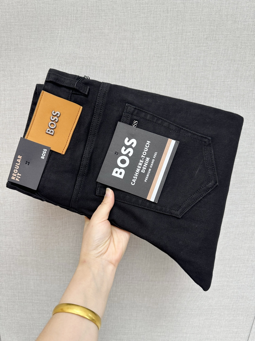 NO:519879,BOOS official website counter is available simultaneously, original singles, super stylish jeans, customized original washing denim fabric, unique design, top-grade printed craft letter pattern logo, original hardware and auxiliary decoration, extremely superior jeans, the materials and craftsmanship are extremely luxurious and exquisite, extremely high-end, handsome and stylish, recommended, 30-38, jeans, alexander wang19860909BOOS 官网专柜同步有售,原单狠货,超级有范儿的一款牛仔裤,定制原版水洗牛仔面料,独特设计,顶级印花工艺字母图案logo,原版五金辅料装饰,极为翘楚的一款牛仔裤,用料与工艺都极致奢华精湛,档次极高,上身帅气有型,推荐,码数30—38,,jeans,alexander wang,Men's clothing