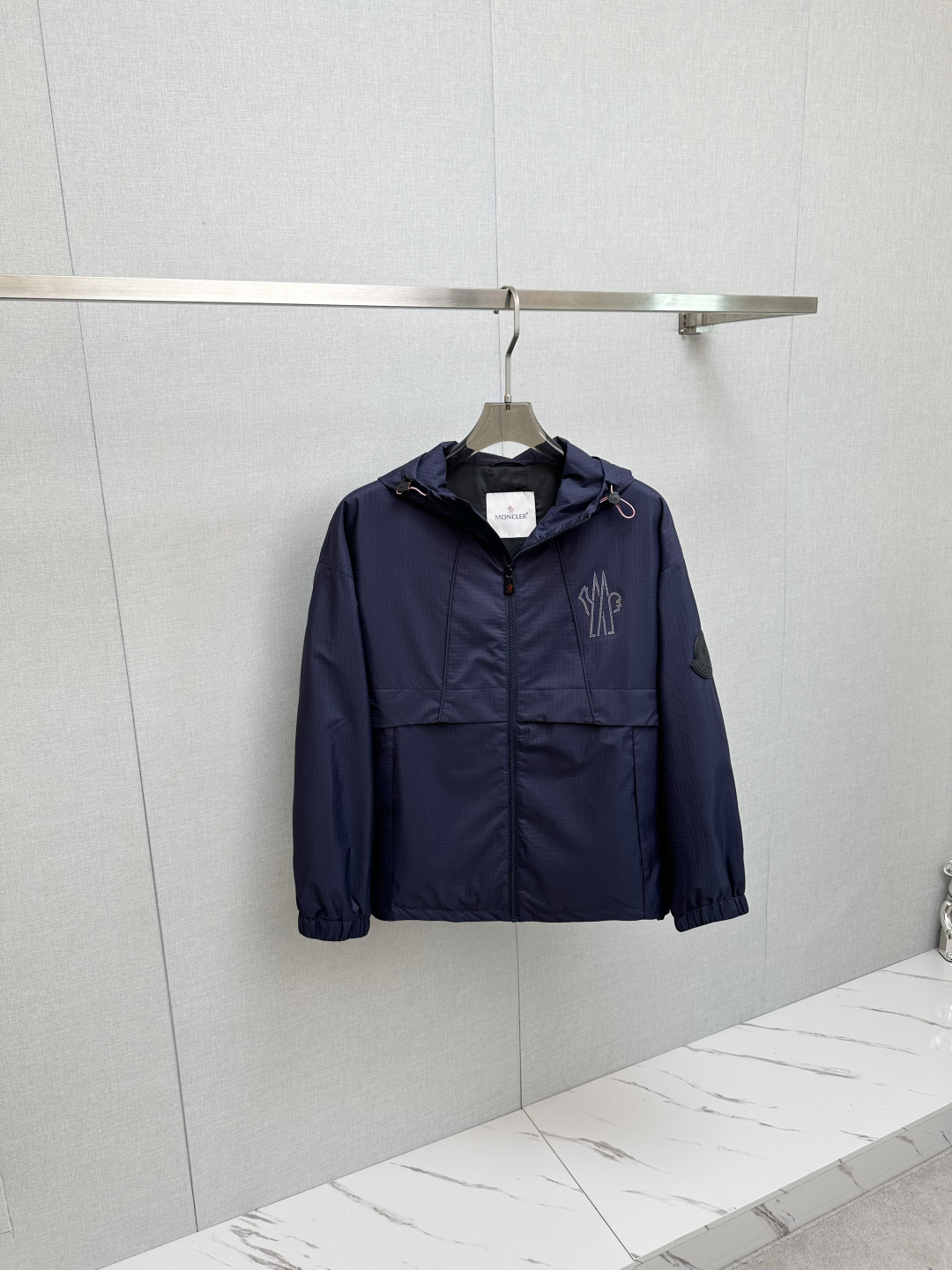 NO:519873,MO new jackets and jackets are synchronized on the official website. Channel goods. High-end customization. The quality can stand any form of inspection and give you a unique upper body experience!  All have undergone strict selection process, customized original auxiliary materials, fashionable and versatile trend. The upper body is elegant and handsome, full of personality, and a new visual sense. 48-56,,jackets & coats,jackets & coats,alexander wang19860909MO 新款 夹克 外套官网同步爆款 渠道货 高端定制 品质经得起任何形式检验,赋予你与众不同的上身体验！均经过严格的挑选工序,定制原版辅料,时尚百搭潮 上身优雅帅气, 个性十足,焕然一新的即视感 48—56,,jackets & coats,jackets & coats,alexander wang,Men's clothing