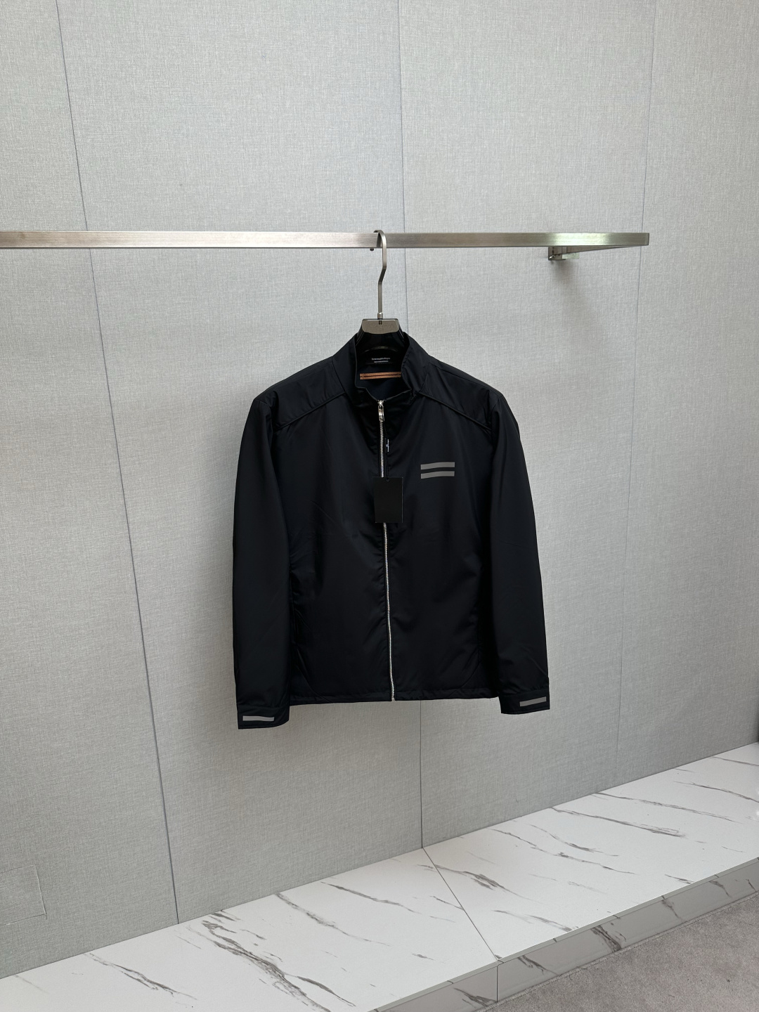 NO:567143,Ermenegildo Zegna's new jackets and coats are hot-selling products on the official website. Channel goods are high-end customized. The quality can withstand any form of inspection, giving you a unique upper body experience!  All have gone through a strict selection process and are customized with original accessories. They are fashionable and versatile. The upper body is elegant and handsome, full of personality, and has a brand new visual sense. M—3XL,,zegna,jackets & coats,jackets & coats,alexander wang19860909杰尼亚 新款 夹克 外套官网同步爆款 渠道货 高端定制 品质经得起任何形式检验,赋予你与众不同的上身体验！均经过严格的挑选工序,定制原版辅料,时尚百搭潮 上身优雅帅气, 个性十足,焕然一新的即视感 M—3XL,,zegna,jackets & coats,jackets & coats,alexander wang,Men's clothing