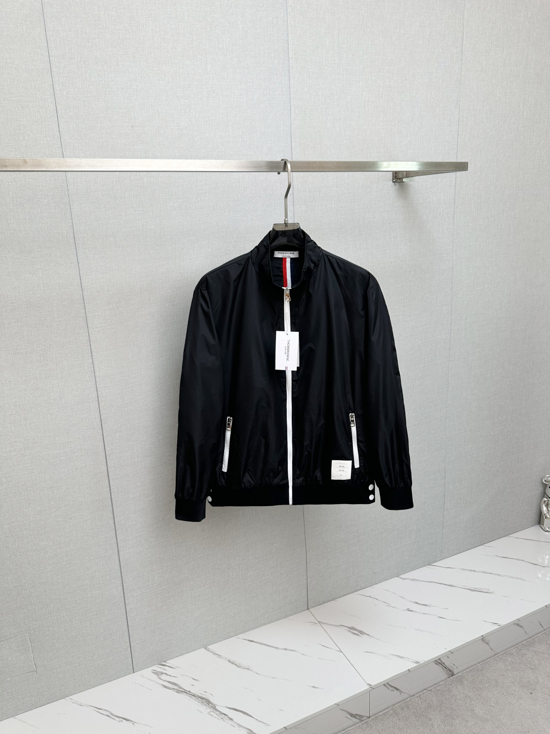 NO:567179,TB's new jackets and coats are hot-selling products on the official website simultaneously. Channel products are high-end customized. The quality can withstand any form of inspection, giving you a unique upper body experience!  All have gone through a strict selection process and are customized with original accessories. They are fashionable and versatile. The upper body is elegant and handsome, full of personality, and has a brand-new visual sense. M—3XL,,jackets & coats,jackets & coats,alexander wang19860909TB 新款 夹克 外套官网同步爆款 渠道货 高端定制 品质经得起任何形式检验,赋予你与众不同的上身体验！均经过严格的挑选工序,定制原版辅料,时尚百搭潮 上身优雅帅气, 个性十足,焕然一新的即视感 M—3XL,,jackets & coats,jackets & coats,alexander wang,Men's clothing