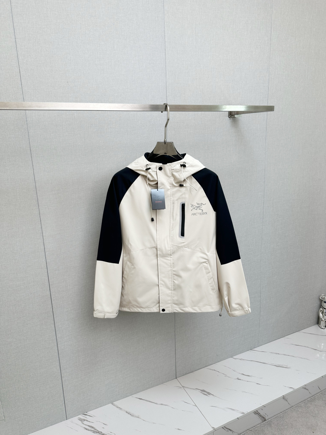 NO:567163,Arc'teryx new soft-shell jackets and coats are popular on the official website. Channel goods. High-end customization. The quality can withstand any form of inspection, giving you a unique upper body experience!  All have gone through a strict selection process and are customized with original accessories. They are fashionable and versatile. The upper body is elegant and handsome, full of personality, and has a brand-new visual sense. M—3XL,arc'teryx,jackets & coats,jackets & coats,alexander wang19860909始祖鸟 软壳新款 夹克 外套官网同步爆款 渠道货 高端定制 品质经得起任何形式检验,赋予你与众不同的上身体验！均经过严格的挑选工序,定制原版辅料,时尚百搭潮 上身优雅帅气, 个性十足,焕然一新的即视感 M—3XL,arc'teryx,jackets & coats,jackets & coats,alexander wang,Men's clothing