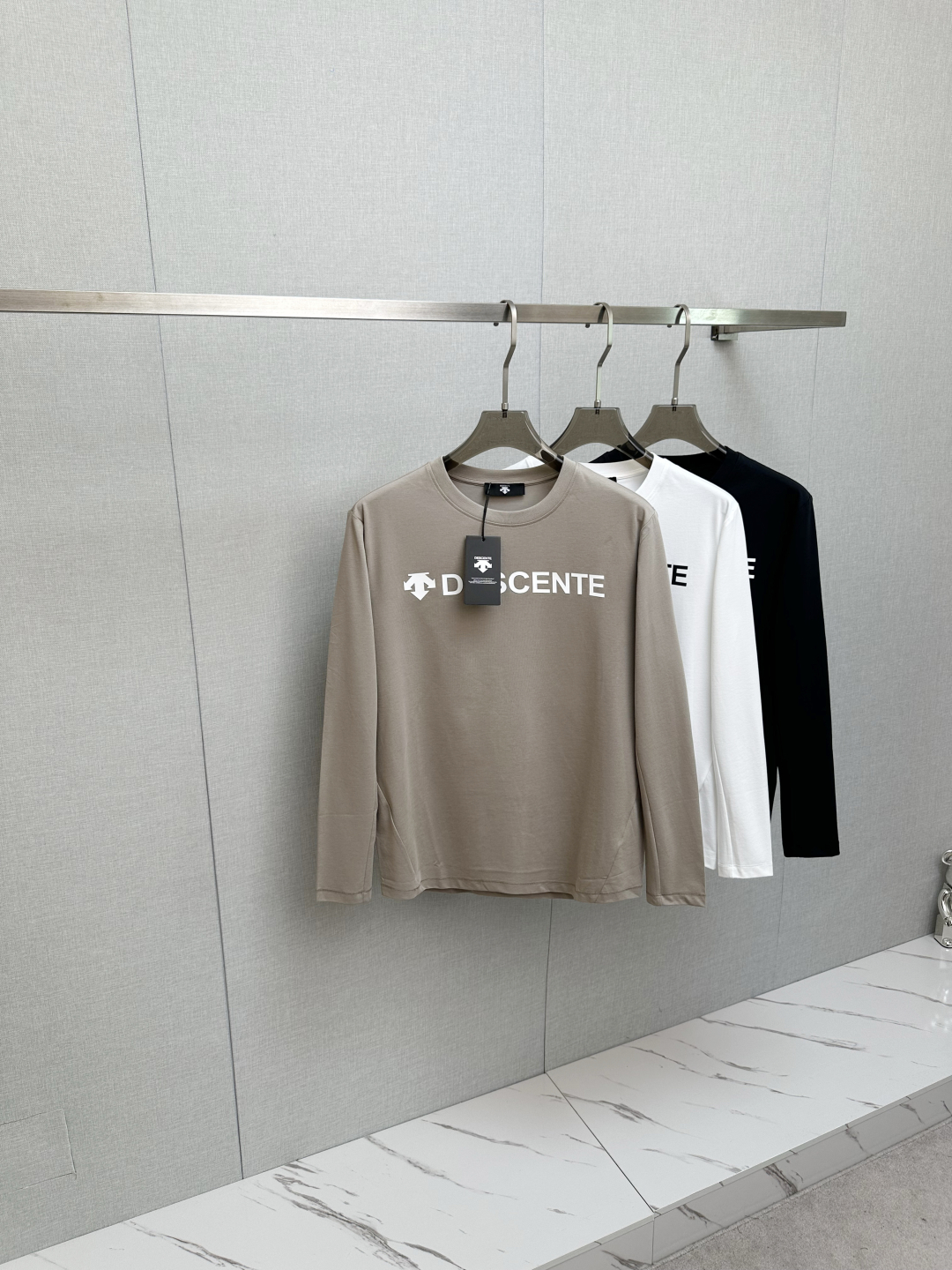 Descente Heren Shirt Lange Mouw - Comfortabel & Stijlvol - Verschillende Kleuren
