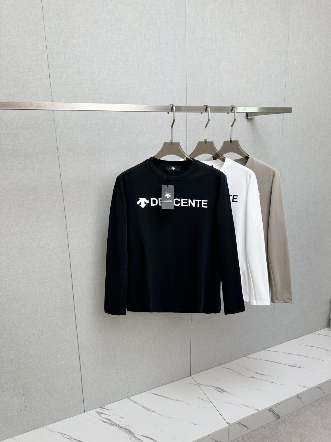 Men's Descente Long Sleeve T-Shirt Comfortable and Breathable Logo Design 2 cmp i1757073170962 644 0 0
