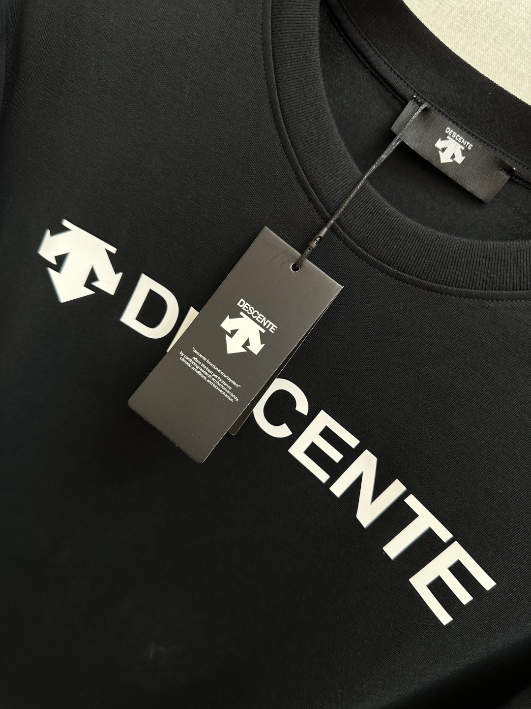 Men's Descente Long Sleeve T-Shirt Comfortable and Breathable Logo Design 6 cmp i1757073171681 4910 0 4