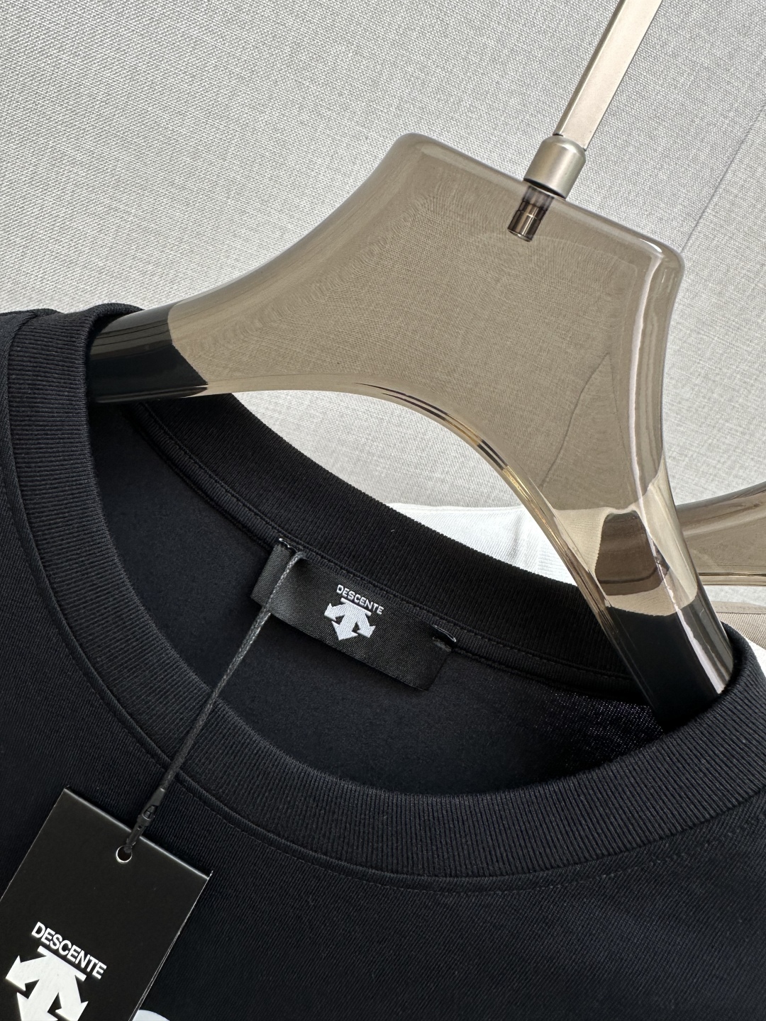 Men's Descente Long Sleeve T-Shirt Comfortable and Breathable Logo Design 4 cmp i1757073172890 931 0 2