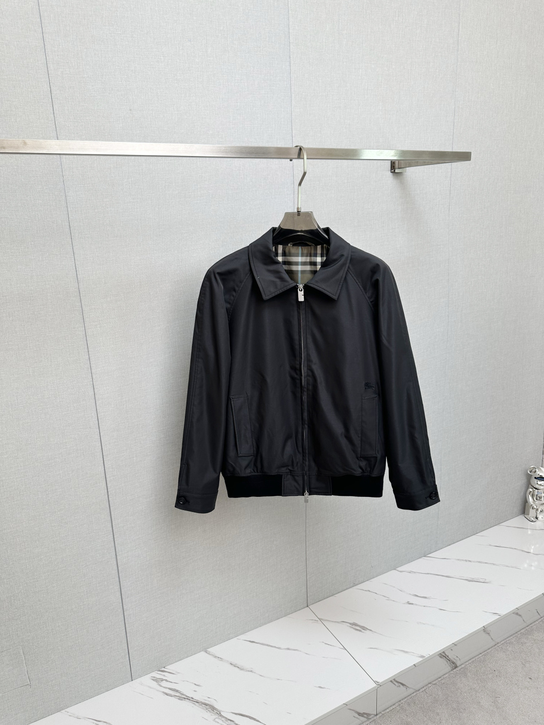 NO:550943,25th autumn and winter new Burberry jacket with imported fabrics, plaid lining, custom hardware, full of details, simple and fashionable, suitable for business, casual and other occasions, official website synchronization, code number 48-56,,burberry, jackets & coats, jackets & coats, alexander wang1986090925秋冬上新Burberry夹克外套 选用进口面料 搭配格纹内衬 定制五金 细节满满 简约时尚 适配商务、休闲等多种场合 官网同步 码数48-56,,burberry,jackets & coats,jackets & coats,alexander wang,Men's clothing