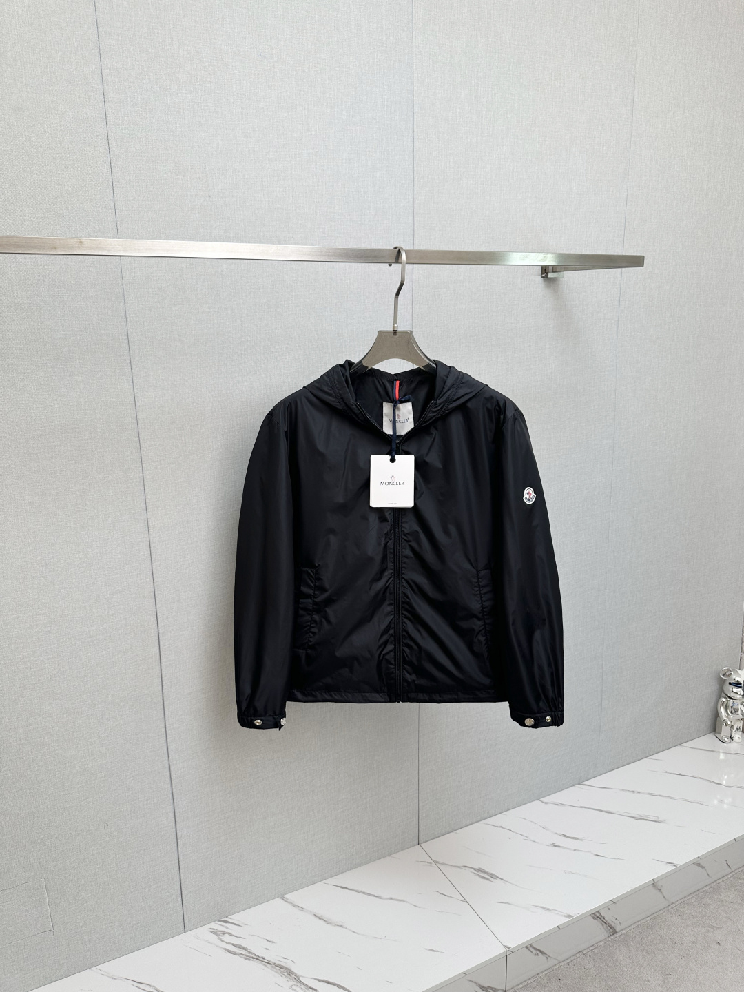 NO:528829,MO 2025 autumn and winter casual jackets, trading company channels are available, and they are on sale on the official website at the same time. The most anticipated high-quality products of the male and female goddesses are coming, making you feel what it means to be truly high and luxurious! The upper body is comfortable, light and not stuffy, and customized polyester fiber fabric!  Give you the most enjoyable dressing experience!  Logo printing pattern design!  Perfectly enhance the overall sense of luxury and class, and you can get a high-end luxury atmosphere at a glance! The basic conventional hooded jacket style cut is versatile and simple, and it is easy to deal with various occasions and environments. It is undoubtedly a must-have item for daily commuting! Size M-3XL,, jackets & coats, jackets & coats, hats, alexander wang19860909MO 2025秋冬休闲夹克外套,贸易公司渠道稀出,同步官网发售,男神女神最为期待的精品狠货重磅来袭,让你感受到什么叫真正的高奢有内涵!上身舒适轻盈不闷热, 定制聚酯纤维面料！给你最为享受的穿着体验！Logo印花图案设计！完美提升了整体的奢华档次感,一眼就能Get到的高端奢华气息!基础常规的连帽夹克版型裁剪,上身百搭简约不挑人,轻松应对各种场合与环境,属于日常通勤必备的臻品无疑!尺码M—3XL,,jackets & coats,jackets & coats,hats,alexander wang,Men's clothing