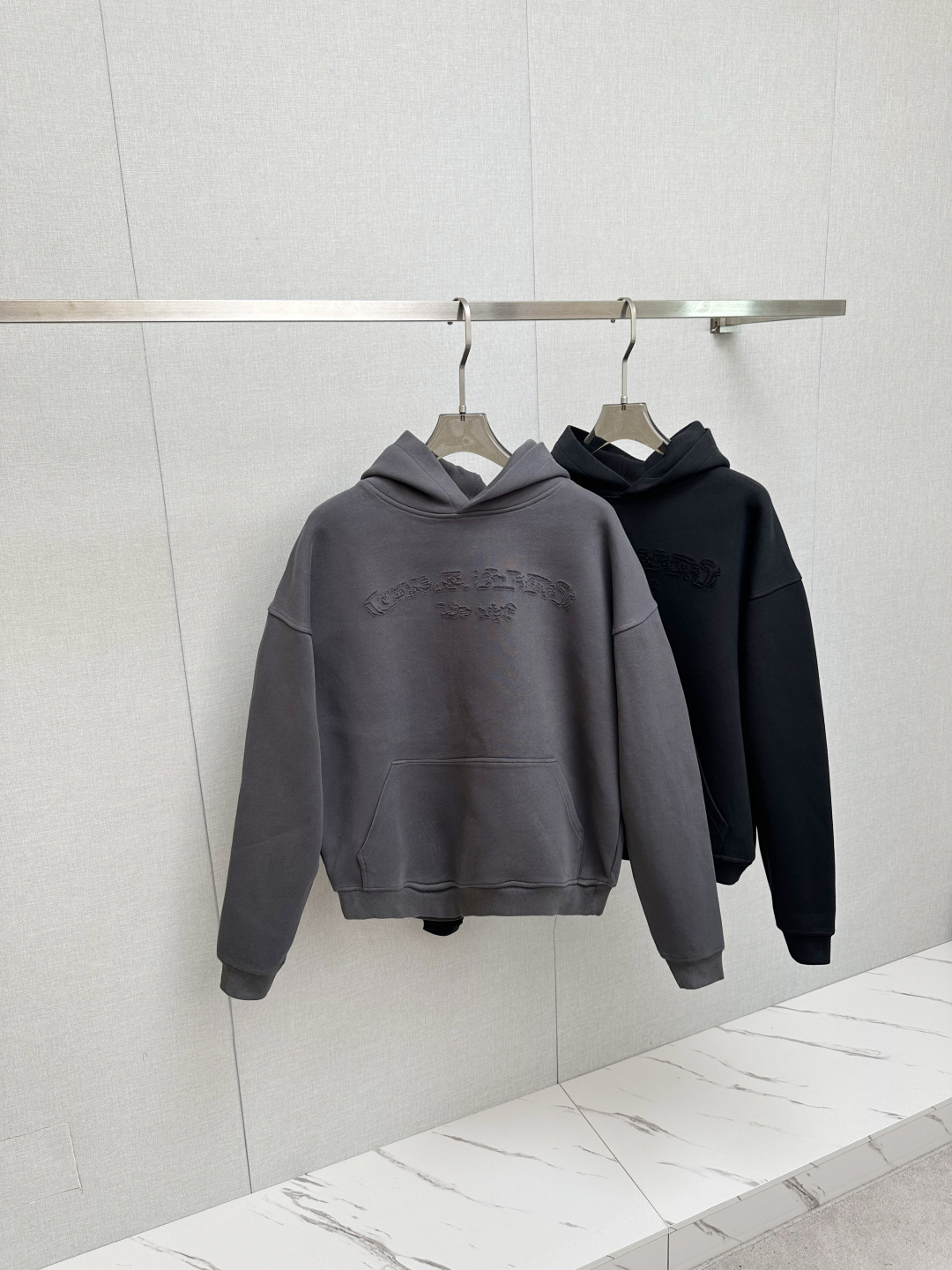 NO:528832,Crowxin 2025ss autumn and winter new products, long-sleeved hooded sweatshirt, classic logo design, versatile style, released simultaneously on the official website, customized fabric, soft and delicate, comfortable and breathable, extremely skin-friendly, perfectly interpreting the brand's fashion trend!  Men’s wardrobe are indispensable, and they are low-key designs and must-haves. Dears, please buy them quickly!  Code number M-3XL, Chrome hearts, hoodie, sweatshirts, hats, alexander wang19860909克罗心 2025ss秋冬新品 长袖连帽卫衣 经典Logo设计,百搭款 官网同步发售 定制面料,柔软细腻 舒适透气,亲肤感极高,完美诠释出品牌的时尚潮流！男人的衣柜都少不了基础 是低调的设计 必备款,亲们赶紧入手！码数M-3XL,,chrome hearts,hoodie,sweatshirts,hats,alexander wang,Men's clothing