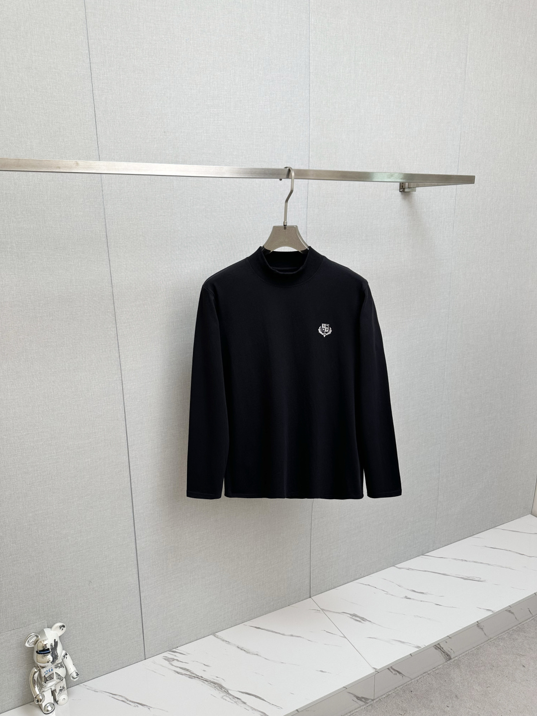 NO:530876,LP 1945ss autumn and winter new products, long-sleeved tops, classic logo design, versatile models, released simultaneously on the official website. Customized fabrics, soft and delicate, comfortable and breathable, with a high skin-friendly feel, perfectly interpreting the brand's fashion trend!  Men’s wardrobe are indispensable, and they are low-key designs and must-haves. Dears, please buy them quickly!  Code number M-3XL, loro piana, alexander wang19860909LP 1945ss秋冬新品 长袖上衣,经典Logo设计,百搭款 官网同步发售 定制面料,柔软细腻 舒适透气,亲肤感极高,完美诠释出品牌的时尚潮流！男人的衣柜都少不了基础 是低调的设计 必备款,亲们赶紧入手！码数M-3XL,,loro piana,alexander wang,Men's clothing