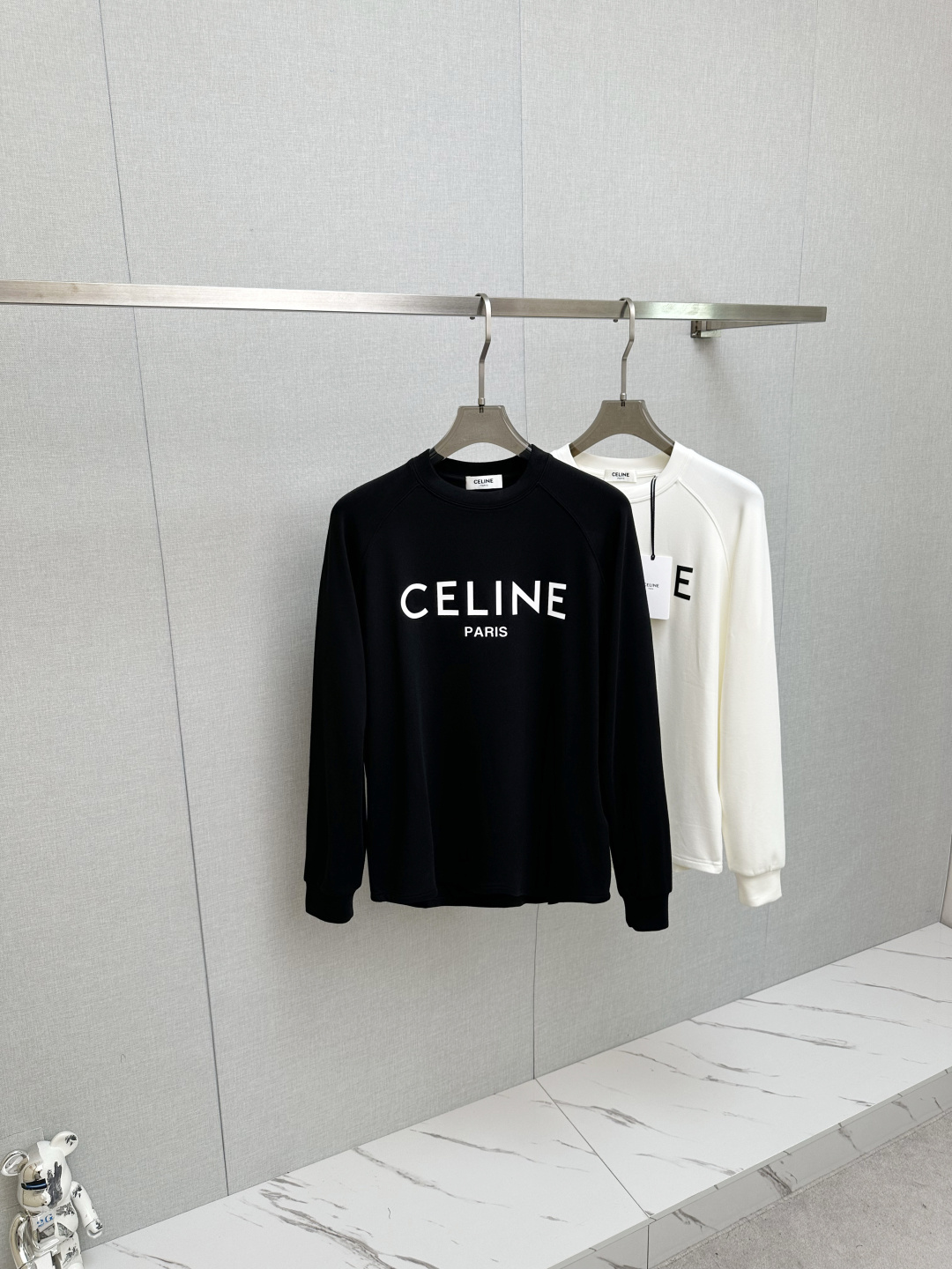 NO:532128,CE 2025 autumn and winter new long-sleeved sweatshirt, classic logo design, versatile style. It is released simultaneously on the official website. It is soft, delicate and warm, and has a very high skin-friendly feeling, perfectly interpreting the brand's fashion trend!  Men’s wardrobe are indispensable, and they are low-key designs and must-haves. Dears, please buy them quickly!  Code number M-2XL, hoodie, sweatshirts, alexander wang19860909CE 2025秋冬新品长袖卫衣,经典Logo设计,百搭款 官网同步发售 柔软细腻保暖 亲肤感极高,完美诠释出品牌的时尚潮流！男人的衣柜都少不了基础 是低调的设计 必备款,亲们赶紧入手！码数M-2XL,,hoodie,sweatshirts,alexander wang,Men's clothing