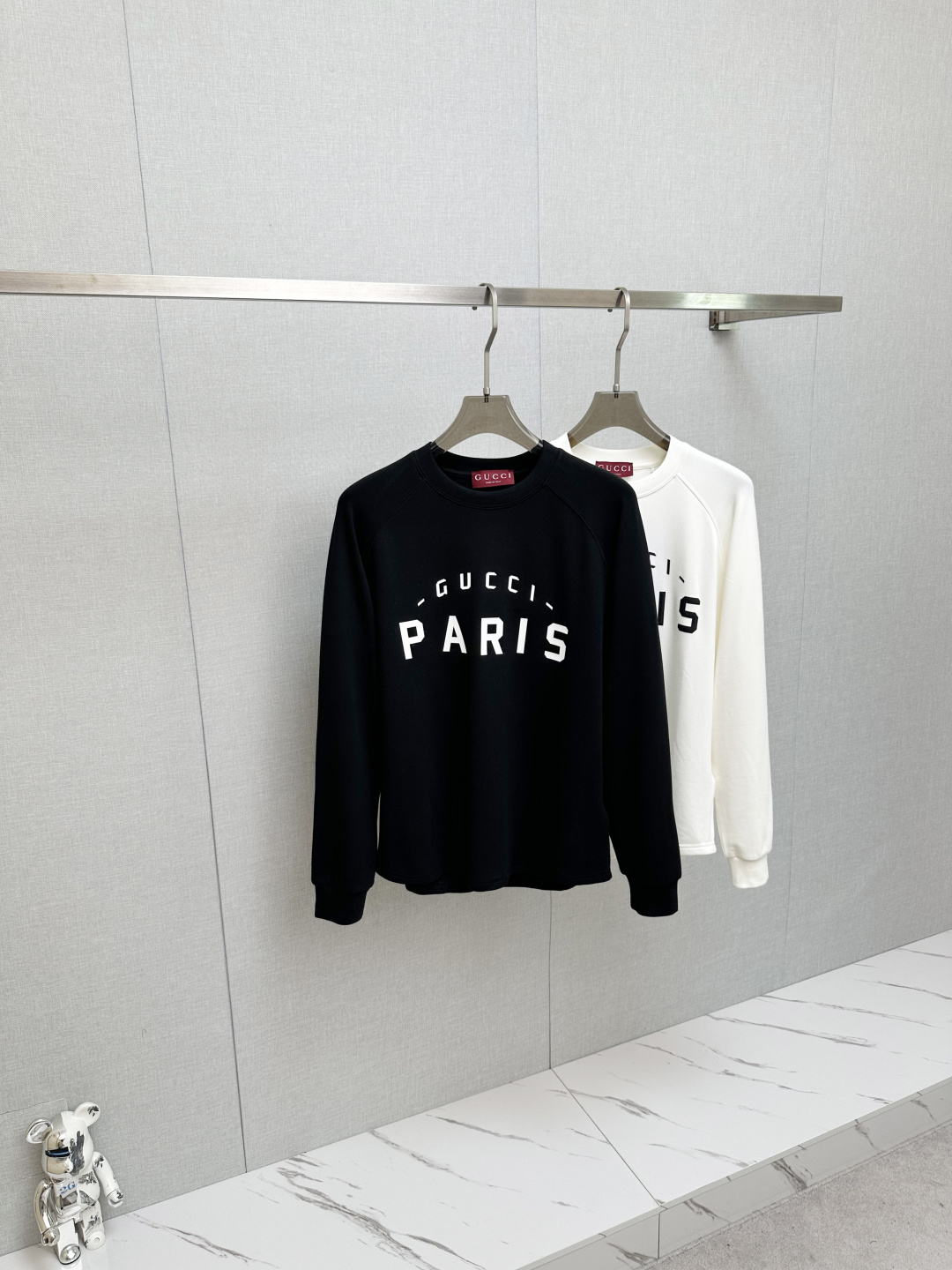 NO:532124,GUCCI 2025 autumn and winter new long-sleeved sweatshirt, classic logo design, versatile style. It is released simultaneously on the official website. It is soft, delicate and warm, and has a very high skin-friendly feeling, perfectly interpreting the brand's fashion trend!  Men’s wardrobe are indispensable, and they are low-key designs and must-haves. Dears, please buy them quickly!  Code number M-2XL, gucci, hoodie, sweatshirts, alexander wang19860909GUCCI 2025秋冬新品长袖卫衣,经典Logo设计,百搭款 官网同步发售 柔软细腻保暖 亲肤感极高,完美诠释出品牌的时尚潮流！男人的衣柜都少不了基础 是低调的设计 必备款,亲们赶紧入手！码数M-2XL,,gucci,hoodie,sweatshirts,alexander wang,Men's clothing