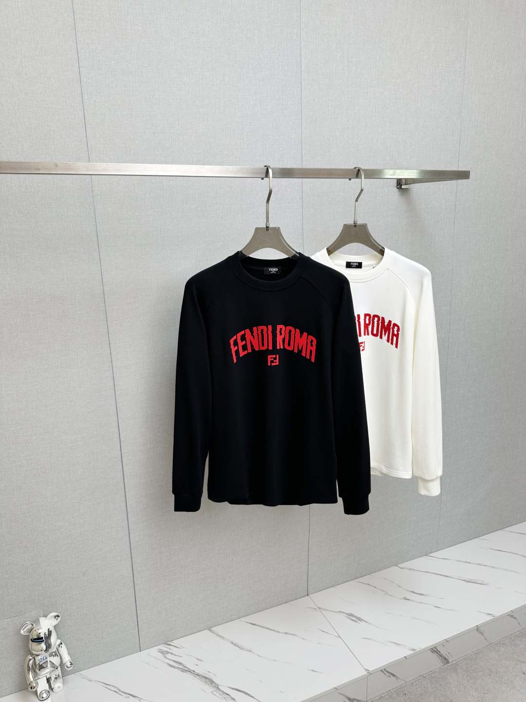 NO:532118,FD 2025 autumn and winter new long-sleeved sweatshirt, classic logo design, versatile style. It is released simultaneously on the official website. It is soft, delicate and warm, and has a very high skin-friendly feeling, perfectly interpreting the brand's fashion trend!  Men’s wardrobe are indispensable, and they are low-key designs and must-haves. Dears, please buy them quickly!  Code number M-2XL, hoodie, sweatshirts, alexander wang19860909FD 2025秋冬新品长袖卫衣,经典Logo设计,百搭款 官网同步发售 柔软细腻保暖 亲肤感极高,完美诠释出品牌的时尚潮流！男人的衣柜都少不了基础 是低调的设计 必备款,亲们赶紧入手！码数M-2XL,,hoodie,sweatshirts,alexander wang,Men's clothing