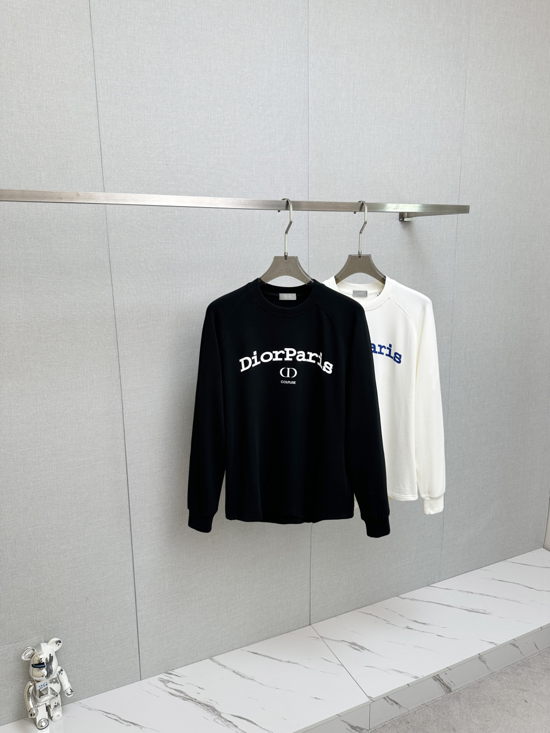 NO:532116,DIOR 2025 autumn and winter new long-sleeved sweatshirt, classic logo design, versatile style. It is released simultaneously on the official website. It is soft, delicate and warm, and has a very high skin-friendly feeling, perfectly interpreting the brand's fashion trend!  Men’s wardrobe are indispensable, and they are low-key designs and must-haves. Dears, please buy them quickly!  Code number M-2XL, dior, hoodie, sweatshirts, alexander wang19860909DIOR 2025秋冬新品长袖卫衣,经典Logo设计,百搭款 官网同步发售 柔软细腻保暖 亲肤感极高,完美诠释出品牌的时尚潮流！男人的衣柜都少不了基础 是低调的设计 必备款,亲们赶紧入手！码数M-2XL,,dior,hoodie,sweatshirts,alexander wang,Men's clothing