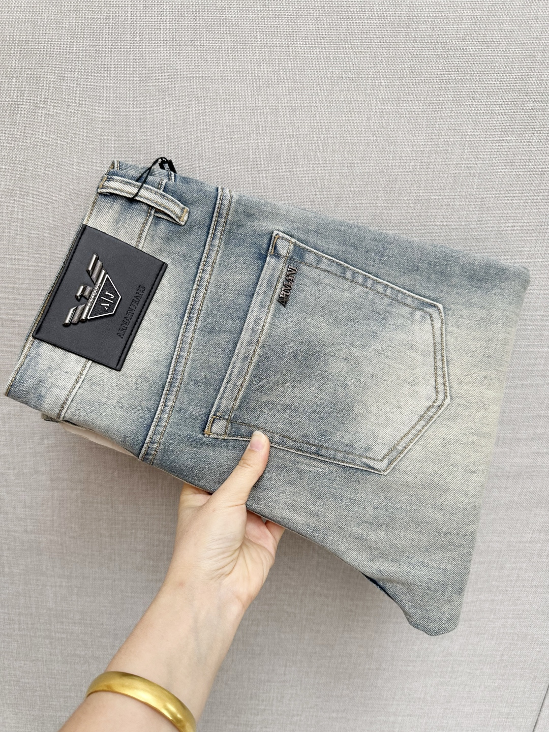 NO:539167,Amani official website counter is available at the same time, original singles are ruthless, super stylish jeans, customized original washing denim fabric, unique design, top-grade printing craft letter pattern logo, original hardware and auxiliary decoration, extremely superior jeans, the materials and craftsmanship are extremely luxurious and exquisite, extremely high-end, handsome and stylish, recommended, digits 29-38, jeans, alexander wang19860909Amani 官网专柜同步有售,原单狠货,超级有范儿的一款牛仔裤,定制原版水洗牛仔面料,独特设计,顶级印花工艺字母图案logo,原版五金辅料装饰,极为翘楚的一款牛仔裤,用料与工艺都极致奢华精湛,档次极高,上身帅气有型,推荐,码数29—38,,jeans,alexander wang,Men's clothing