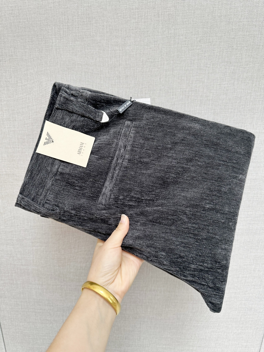 NO:541168,Amani 2025 Latest Trade Order Corduroy Casual Pants!  Full quality!  !  Customized exclusive corduroy fabric cut!  The upper body is comfortable and breathable, not stiff, and the overall three-dimensional feeling is rich and the quality is exported to meet the simple needs of commuters for dressing. The upper body is very effective, it looks slim and does not picky about the figure. The fabric workmanship is impeccable. Only good craftsmanship can make you look good and tasteful. It is a must-have item for everyone!  Size M-3XL, alexander wang19860909Amani 2025最新贸易订单灯芯绒休闲裤！全品相！！定制专属灯芯绒面料剪裁！上身舒适透气,不僵硬,整体有着丰富的立体感,品质出口订单,满足通勤人们对于着装的简约需求,上身效果很好,显瘦,不挑剔身材.面料做工....无可挑剔,好工艺好面料才能穿出好品味一款,人手必备单品！尺码M-3XL,,alexander wang,Men's clothing