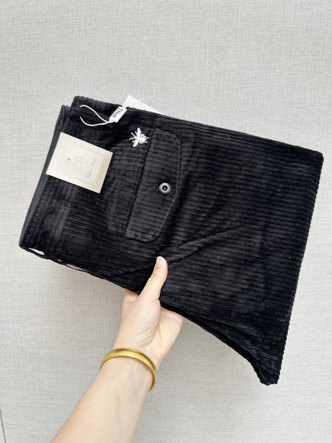 NO:541172,DIOR 2025 Latest Trade Order Corduroy Casual Pants!  Full quality!  !  Customized exclusive corduroy fabric cut!  The upper body is comfortable and breathable, not stiff, and the overall three-dimensional feeling is rich and the quality is exported to meet the simple needs of commuters for dress. The upper body is very effective, it looks slim and does not picky about the figure. The fabric workmanship is impeccable. Only good craftsmanship can make you look good and tasteful. It is a must-have item for everyone!  Size M-3XL, dior,alexander wang19860909DIOR 2025最新贸易订单灯芯绒休闲裤！全品相！！定制专属灯芯绒面料剪裁！上身舒适透气,不僵硬,整体有着丰富的立体感,品质出口订单,满足通勤人们对于着装的简约需求,上身效果很好,显瘦,不挑剔身材.面料做工....无可挑剔,好工艺好面料才能穿出好品味一款,人手必备单品！尺码M-3XL,,dior,alexander wang,Men's clothing