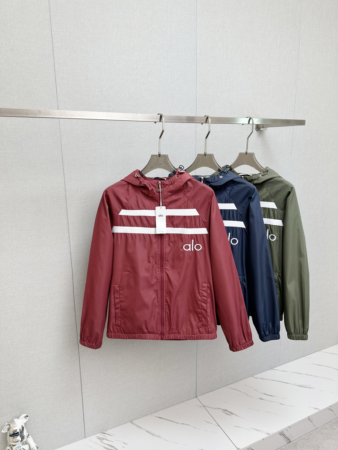 NO:567177,ALO's new jackets and coats are hot-selling products at the same time on the official website. Channel products are high-end customized. The quality can withstand any form of inspection, giving you a unique upper body experience!  All have gone through a strict selection process and are customized with original accessories. They are fashionable and versatile. The upper body is elegant and handsome, full of personality, and has a brand-new visual sense. M—3XL,,jackets & coats,jackets & coats,alexander wang19860909ALO 新款 夹克 外套官网同步爆款 渠道货 高端定制 品质经得起任何形式检验,赋予你与众不同的上身体验！均经过严格的挑选工序,定制原版辅料,时尚百搭潮 上身优雅帅气, 个性十足,焕然一新的即视感 M—3XL,,jackets & coats,jackets & coats,alexander wang,Men's clothing