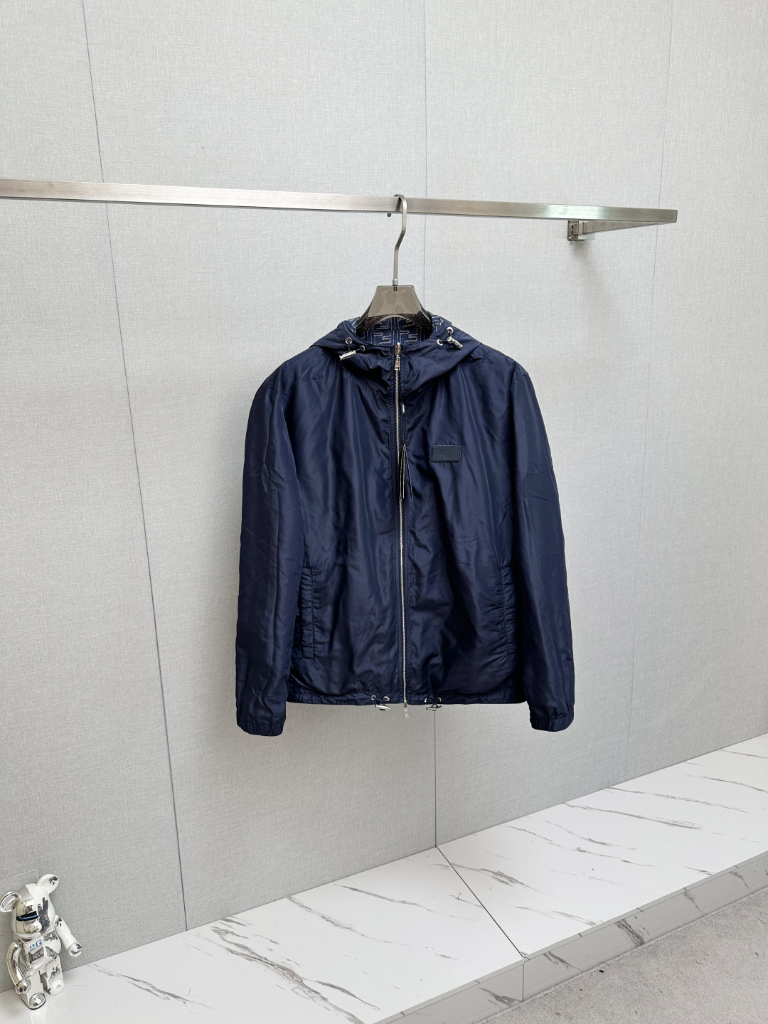 NO:569289,FD 2025 autumn and winter casual reversible jackets are available through trading company channels and simultaneously on the official website. The high-quality products most anticipated by gods and goddesses are here, allowing you to feel what true luxury has connotation! The upper body is comfortable, light and not stuffy, and is made of custom-made polyester fiber fabric!  Give you the most enjoyable wearing experience!  Logo print design!  It perfectly enhances the overall sense of luxury and class, and you can get the high-end luxury atmosphere at a glance! The basic and conventional hooded jacket is cut in a simple and versatile upper body that can easily cope with various occasions and environments. It is undoubtedly a must-have for daily commuting! Sizes S—XL,,jackets & coats,jackets & coats,hats,alexander wang19860909FD 2025秋冬休闲双面穿夹克外套,贸易公司渠道稀出,同步官网发售,男神女神最为期待的精品狠货重磅来袭,让你感受到什么叫真正的高奢有内涵!上身舒适轻盈不闷热, 定制聚酯纤维面料！给你最为享受的穿着体验！Logo印花图案设计！完美提升了整体的奢华档次感,一眼就能Get到的高端奢华气息!基础常规的连帽夹克版型裁剪,上身百搭简约不挑人,轻松应对各种场合与环境,属于日常通勤必备的臻品无疑!尺码S—XL,,jackets & coats,jackets & coats,hats,alexander wang,Men's clothing