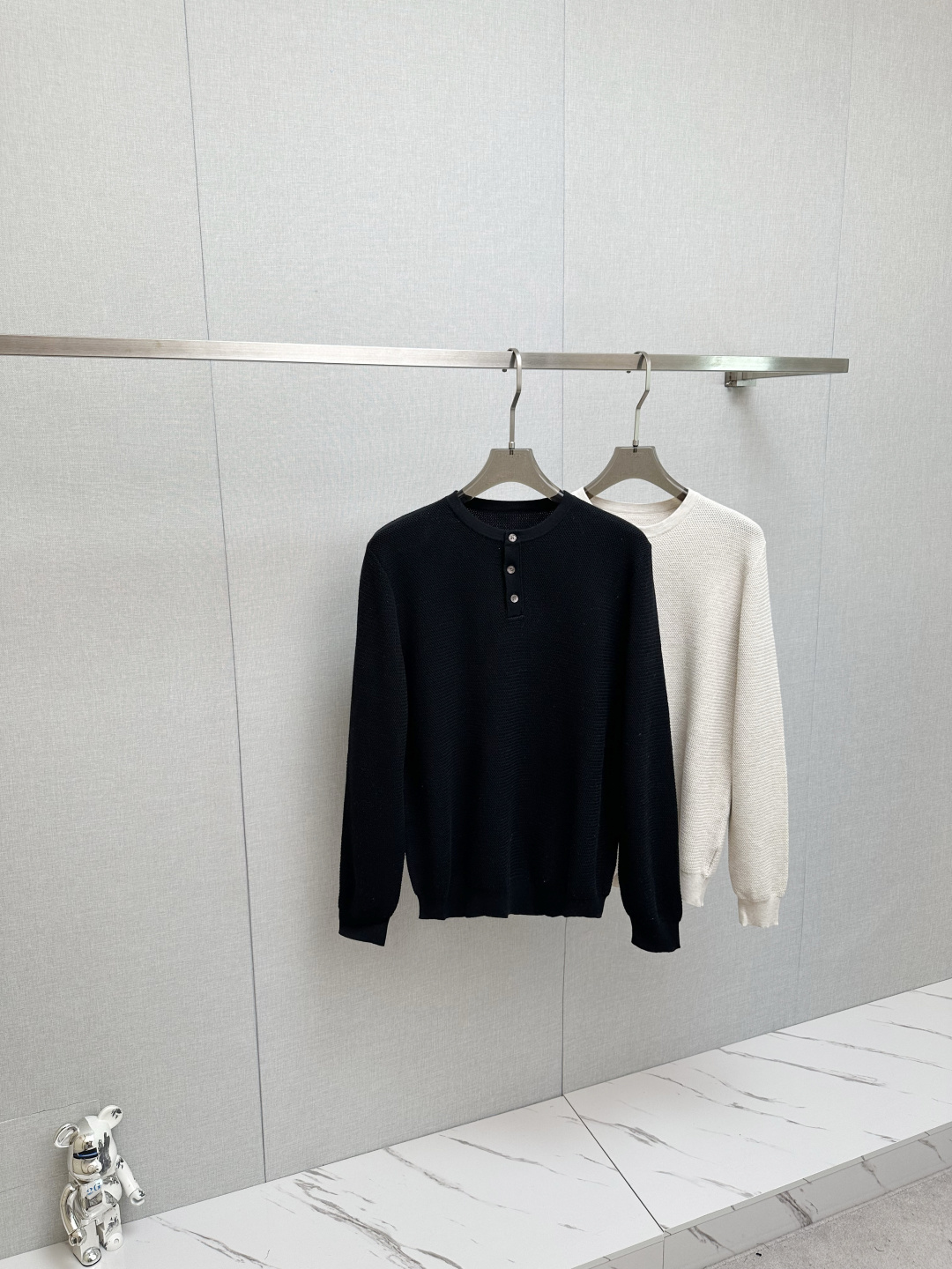 NO:569303,BURB's hot new product 2025 autumn and winter new wool sweater. The brand's classic, simple and elegant brand knitted wool sweater, made of imported New Zealand sheep wool. Soft, delicate and very comfortable. The design is very simple, dear friends, hurry up and get it!  Size M-2XL,,burberry,sweaters,alexander wang19860909BURB 新品爆款 2025秋冬新品羊毛毛衣 品牌经典简约大气品牌针织羊毛毛衣,采用进口新西兰绵羊毛.柔软细腻 非常舒服 .设计非常的简洁,亲们赶紧入手！尺码M-2XL,,burberry,sweaters,alexander wang,Men's clothing