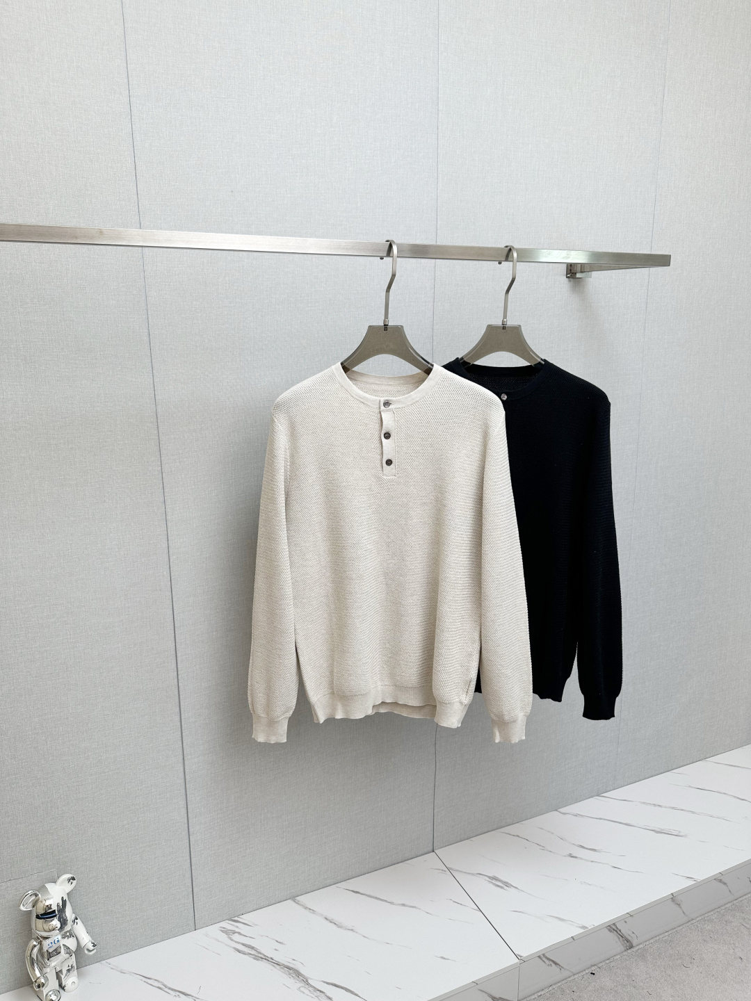 NO:569293,BURB's hot new product 2025 autumn and winter new wool sweater. The brand's classic, simple and elegant brand knitted wool sweater, made of imported New Zealand sheep wool. Soft, delicate and very comfortable. The design is very simple, dear friends, hurry up and get it!  Size M-2XL,,burberry,sweaters,alexander wang19860909BURB 新品爆款 2025秋冬新品羊毛毛衣 品牌经典简约大气品牌针织羊毛毛衣,采用进口新西兰绵羊毛.柔软细腻 非常舒服 .设计非常的简洁,亲们赶紧入手！尺码M-2XL,,burberry,sweaters,alexander wang,Men's clothing