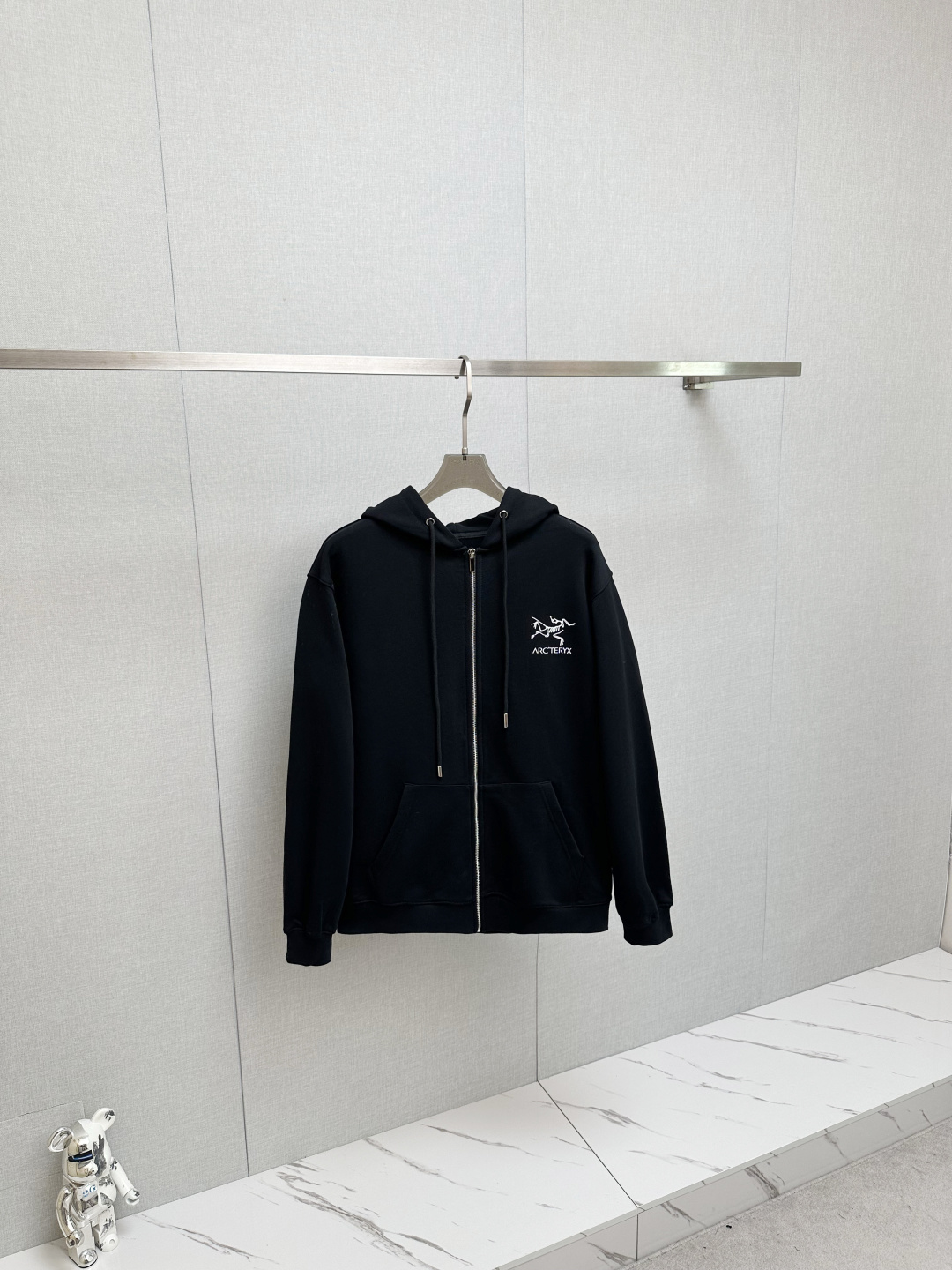 NO:571066,Bird 2025 spring and summer new men's casual jackets, orders from foreign trade companies!  Original linen material provided by customers, one of the classic proprietary fabrics!  The texture is light, soft and delicate to the touch, but the shape is straight and stylish!  It adopts a multi-layer structure and is windproof. The pockets are decorated with details, which is the ultimate luxury... Perfect interpretation of high-quality appearance. Customized original hardware is provided!  Size M—3XL,,jackets & coats,alexander wang19860909鸟 2025春夏新品男士休闲外套,外贸公司订单！客供原版亚麻材质,经典的专有织物之一！ 质地轻盈、触感又柔软细腻、但型态又笔挺有型！ 采用多层结构、具备防风性能. 口袋饰有细节、奢华极致… 完美演绎高品质品相.客供定制原版五金！尺码M—3XL,,jackets & coats,alexander wang,Men's clothing