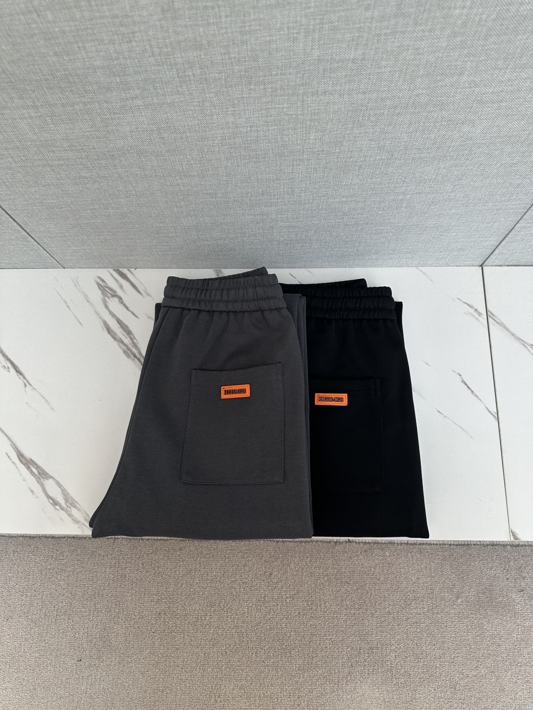 NO:571969,H Exclusively for new casual pants, high-end version!  Custom-made fabrics at the counter are highly breathable and comfortable, with impeccable details and brand element design concepts, reflecting high quality. It feels delicate and soft!  It presents a casual cut and the upper body shape is awesome!  Size M-3XL,,alexander wang19860909H 独家专供新款休闲裤 高端版本！专柜定制面料 透气舒适度高,细节无可挑剔,品牌元素设计理念,体现高品质.手感细腻柔软！呈现休闲裁剪,上身版型超赞！码数M-3XL,,alexander wang,Men's clothing