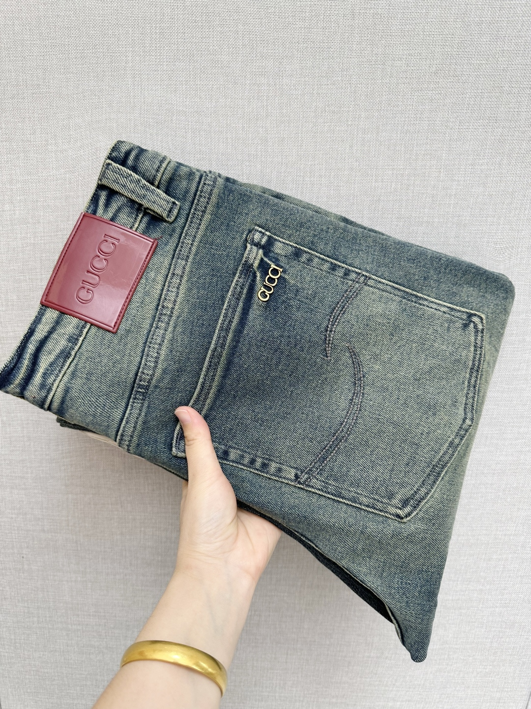 NO:572949,GUCCI official website counters are available at the same time, original goods, super stylish jeans, customized original washed denim fabric, unique design, top-notch printing technology letter pattern logo, original hardware accessories decoration, an extremely outstanding pair of jeans, the materials and craftsmanship are extremely luxurious and exquisite, extremely high-grade, handsome and stylish upper body, recommended, code number 29-36,, gucci, jeans, alexander wang19860909GUCCI 官网专柜同步有售,原单狠货,超级有范儿的一款牛仔裤,定制原版水洗牛仔面料,独特设计,顶级印花工艺字母图案logo,原版五金辅料装饰,极为翘楚的一款牛仔裤,用料与工艺都极致奢华精湛,档次极高,上身帅气有型,推荐,码数29—36,,gucci,jeans,alexander wang,Men's clothing