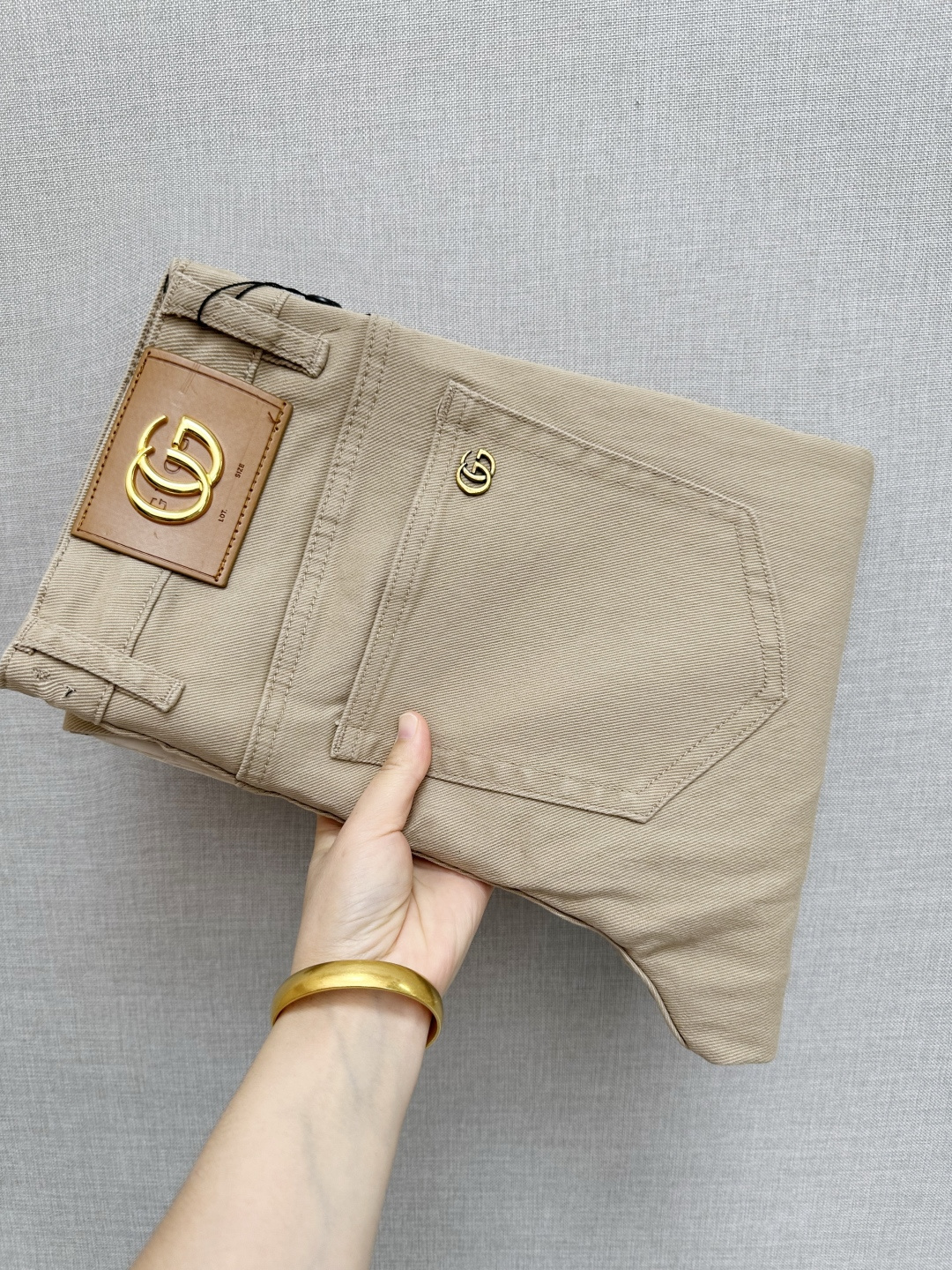 NO:597370,GUCCI official website counters are available at the same time, original goods, super stylish jeans, customized original washed denim fabric, unique design, top-notch printing technology letter pattern logo, original hardware accessories decoration, an extremely outstanding pair of jeans, the materials and craftsmanship are extremely luxurious and exquisite, extremely high-grade, handsome and stylish upper body, recommended, code number 29-38,, gucci, jeans, alexander wang19860909GUCCI 官网专柜同步有售,原单狠货,超级有范儿的一款牛仔裤,定制原版水洗牛仔面料,独特设计,顶级印花工艺字母图案logo,原版五金辅料装饰,极为翘楚的一款牛仔裤,用料与工艺都极致奢华精湛,档次极高,上身帅气有型,推荐,码数29—38,,gucci,jeans,alexander wang,Men's clothing