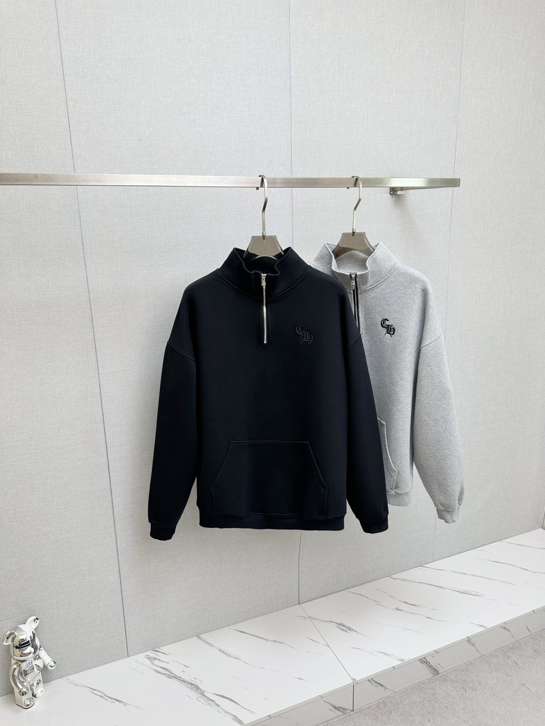 NO:601926,Croxin 2025 new autumn and winter jackets, original goods, fashionable jackets made of imported Italian fabrics. European counters are synchronized, the upper body is more casual and generous, and the counter's original hardware luxury high-end customized accessories are new!  Luxurious brand-specific logo embellishment design, the highest quality shipments in the market, original accessories, the ultimate in luxury!  Soft and comfortable. The upper body is very handsome!  Suitable for any scene!  Size: S-XL European size is too large, chrome hearts, jackets & coats, jackets & coats, alexander wang19860909克罗心 2025秋冬新款外套,原单狠货 意大利进口面料时尚夹克外套.欧洲专柜同步,上身更随意大方,专柜原版五金奢华高档定制配饰新作！奢华品牌特质logo点缀设计,市场最高品质出货、原版辅料,奢华极致！柔软舒适.上身爆帅！适合任意场景！码数:S—XL欧码偏大,,chrome hearts,jackets & coats,jackets & coats,alexander wang,Men's clothing