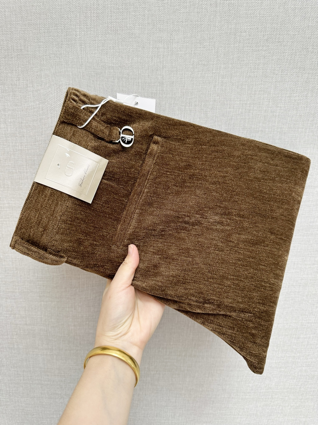 NO:623467,CD latest trade order corduroy casual pants!  Full condition!  !  Customized exclusive corduroy fabric tailoring!  The upper body is comfortable and breathable, not stiff, and has a rich three-dimensional feel overall. It is a quality export order that meets the simple needs of commuters. The upper body effect is very good, slimming, and not picky about the figure. The fabric workmanship... is impeccable. Only good craftsmanship and good fabrics can make you wear a good taste. It is a must-have item for everyone!  Size 29-38,,alexander wang19860909CD 最新贸易订单灯芯绒休闲裤！全品相！！定制专属灯芯绒面料剪裁！上身舒适透气,不僵硬,整体有着丰富的立体感,品质出口订单,满足通勤人们对于着装的简约需求,上身效果很好,显瘦,不挑剔身材.面料做工....无可挑剔,好工艺好面料才能穿出好品味一款,人手必备单品！尺码29—38,,alexander wang,Men's clothing