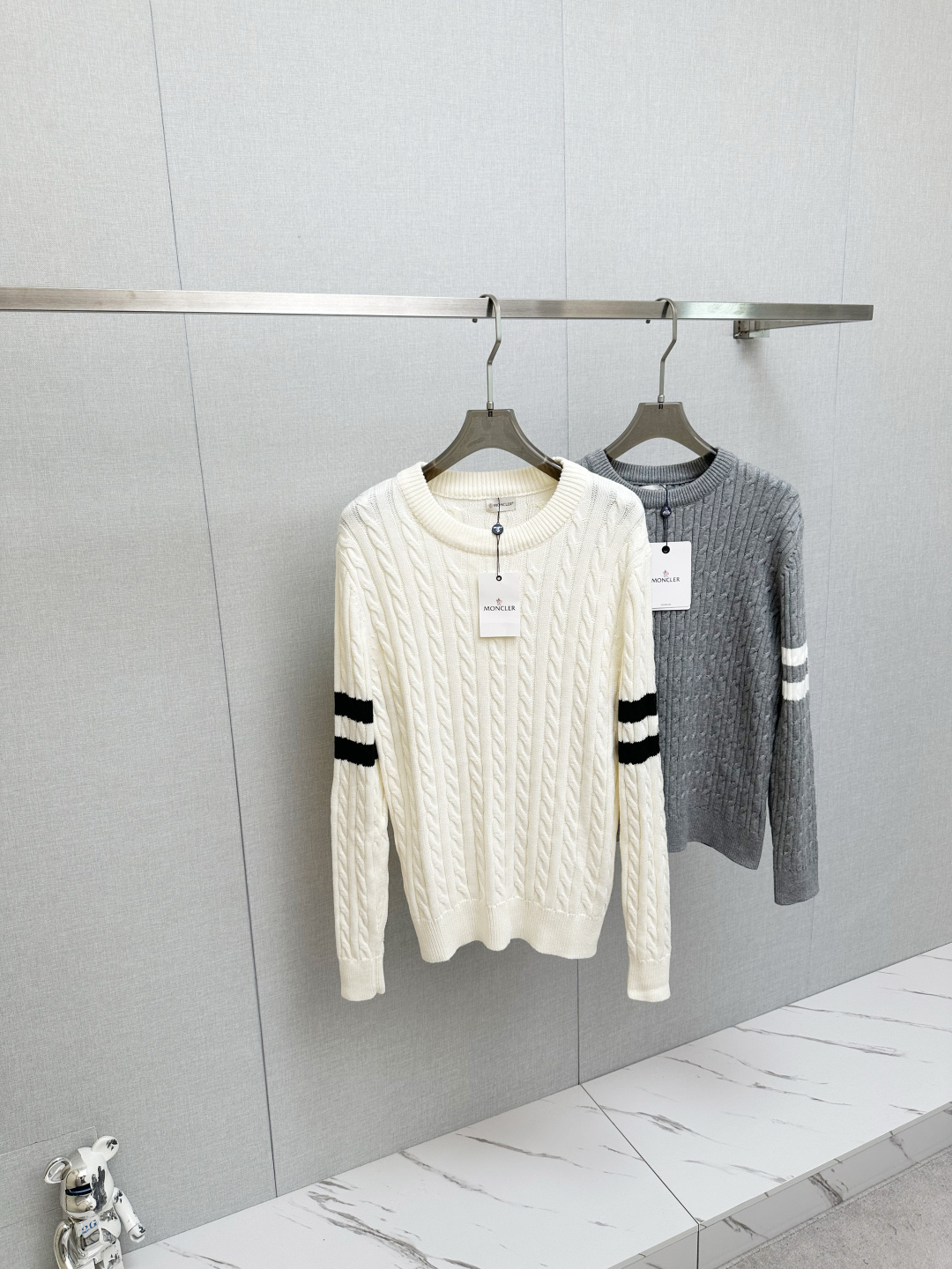 NO:626043,MO 2025 new sweater, logo design on the chest!  Trading company channels are rare and available on the official website simultaneously!  Autumn and winter series classic design!  This sweater is made of imported knitted wool!  The soft and dense terry texture makes it breathable and comfortable to wear next to the skin. The color is beautiful, eye-catching and fashionable. The unique pattern will definitely make you stand out in the crowd!  Casual cut design!  The upper body effect is age-reducing and versatile, and it can be easily worn as a daily casual wear. Sizes M-3XL,,sweaters,alexander wang19860909MO 2025新款毛衣,胸前logo设计！贸易公司渠道稀出,同步官网发售！秋冬系列经典设计！此款毛衣甄选客供进口针织羊毛材质！柔软绵密的毛圈肌理,贴身穿着透气亲肤舒适,色彩靓丽、吸睛时髦度爆棚,与众不同的图案绝对可以让你在人群中出彩万分！休闲版型裁剪设计！上身效果减龄又百搭,轻松Get起日常休闲穿搭.尺码M-3XL,,sweaters,alexander wang,Men's clothing