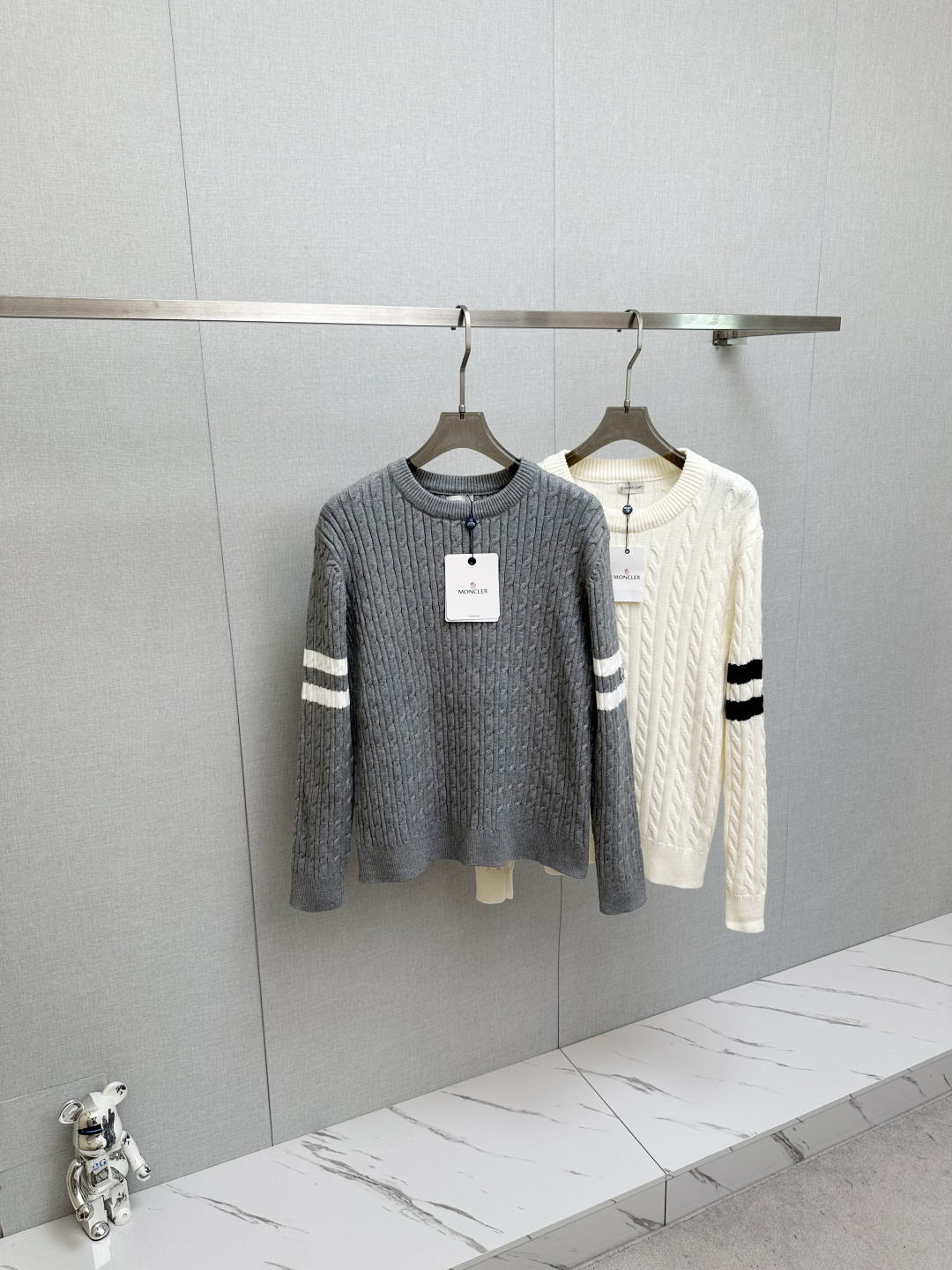 NO:615194,MO 2025 new sweater, logo design on the chest!  Trading company channels are rare and available on the official website simultaneously!  Autumn and winter series classic design!  This sweater is made of imported knitted wool!  The soft and dense terry texture makes it breathable and comfortable to wear next to the skin. The color is beautiful, eye-catching and fashionable. The unique pattern will definitely make you stand out in the crowd!  Casual cut design!  The upper body effect is age-reducing and versatile, and it can be easily worn as a daily casual wear. Sizes M-3XL,,sweaters,alexander wang19860909MO 2025新款毛衣,胸前logo设计！贸易公司渠道稀出,同步官网发售！秋冬系列经典设计！此款毛衣甄选客供进口针织羊毛材质！柔软绵密的毛圈肌理,贴身穿着透气亲肤舒适,色彩靓丽、吸睛时髦度爆棚,与众不同的图案绝对可以让你在人群中出彩万分！休闲版型裁剪设计！上身效果减龄又百搭,轻松Get起日常休闲穿搭.尺码M-3XL,,sweaters,alexander wang,Men's clothing