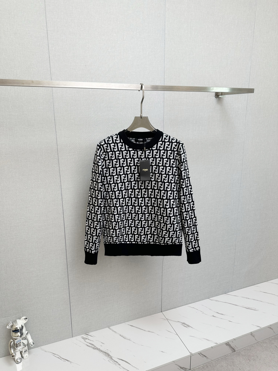 NO:615199,FD 2025 new sweater, logo design on the chest!  Trading company channels are rare and available on the official website simultaneously!  Autumn and winter series classic design!  This sweater is made of imported knitted wool!  The soft and dense terry texture makes it breathable and comfortable to wear next to the skin. The color is beautiful, eye-catching and fashionable. The unique pattern will definitely make you stand out in the crowd!  Casual cut design!  The upper body effect is age-reducing and versatile, and it can be easily worn as a daily casual wear. Sizes M-3XL,,sweaters,alexander wang19860909FD 2025新款毛衣,胸前logo设计！贸易公司渠道稀出,同步官网发售！秋冬系列经典设计！此款毛衣甄选客供进口针织羊毛材质！柔软绵密的毛圈肌理,贴身穿着透气亲肤舒适,色彩靓丽、吸睛时髦度爆棚,与众不同的图案绝对可以让你在人群中出彩万分！休闲版型裁剪设计！上身效果减龄又百搭,轻松Get起日常休闲穿搭.尺码M-3XL,,sweaters,alexander wang,Men's clothing