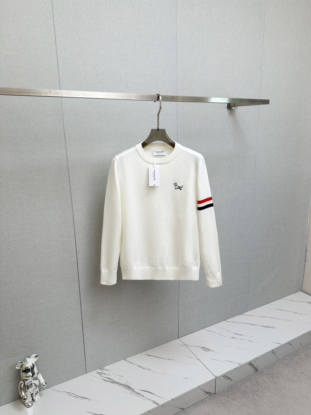 NO:615214,TB 2025 new sweater, logo design on the chest!  Trading company channels are rare and available on the official website simultaneously!  Autumn and winter series classic design!  This sweater is made of imported knitted wool!  The soft and dense terry texture makes it breathable and comfortable to wear next to the skin. The color is beautiful, eye-catching and fashionable. The unique pattern will definitely make you stand out in the crowd!  Casual cut design!  The upper body effect is age-reducing and versatile, and it can be easily worn as a daily casual wear. Sizes M-3XL,,sweaters,alexander wang19860909TB 2025新款毛衣,胸前logo设计！贸易公司渠道稀出,同步官网发售！秋冬系列经典设计！此款毛衣甄选客供进口针织羊毛材质！柔软绵密的毛圈肌理,贴身穿着透气亲肤舒适,色彩靓丽、吸睛时髦度爆棚,与众不同的图案绝对可以让你在人群中出彩万分！休闲版型裁剪设计！上身效果减龄又百搭,轻松Get起日常休闲穿搭.尺码M-3XL,,sweaters,alexander wang,Men's clothing