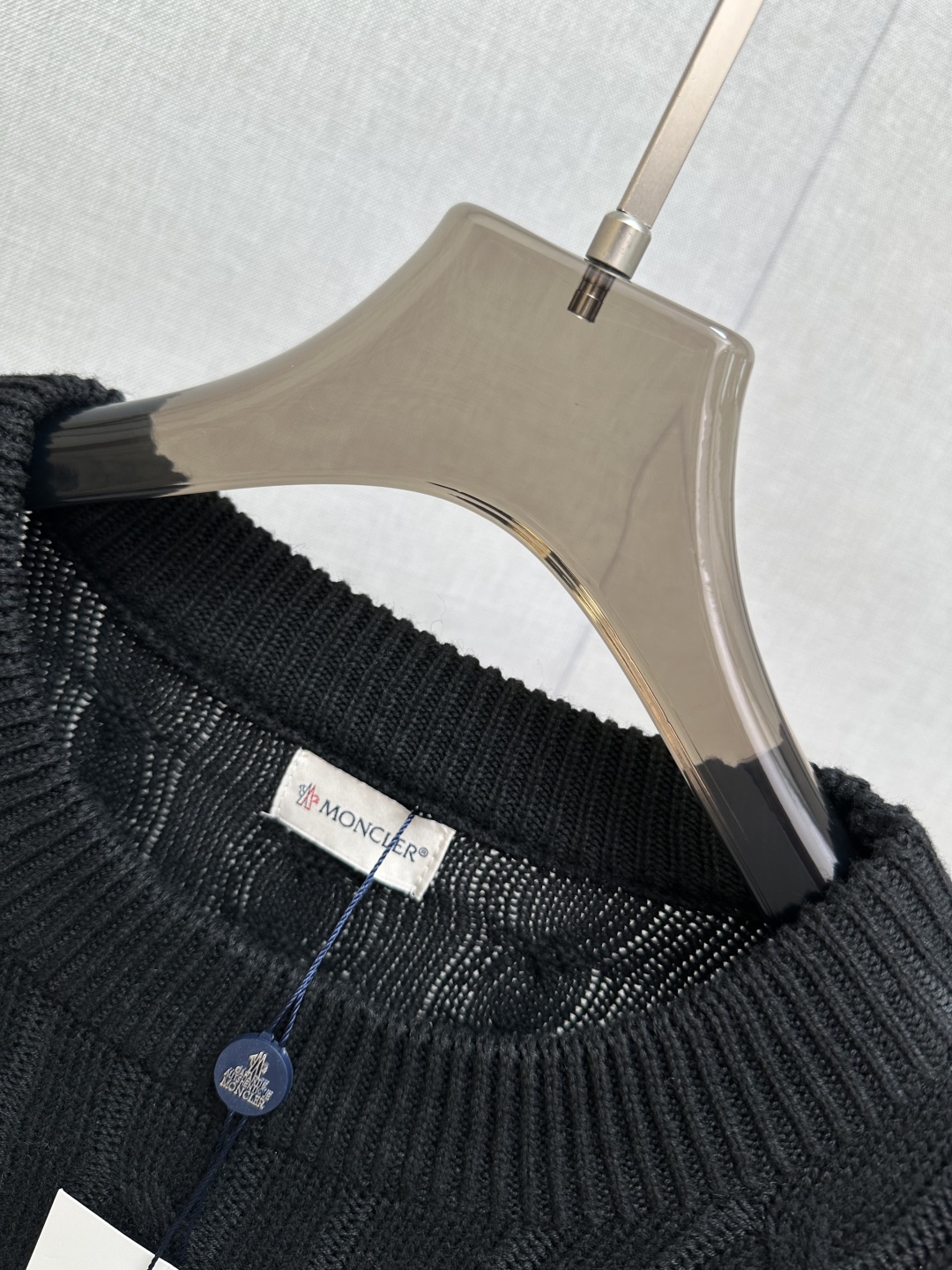 Wool-Blend Knit Sweater with Logo Design, Fashionable and Comfortable to Wear 4 cmp i1761131280627 7045 0 2