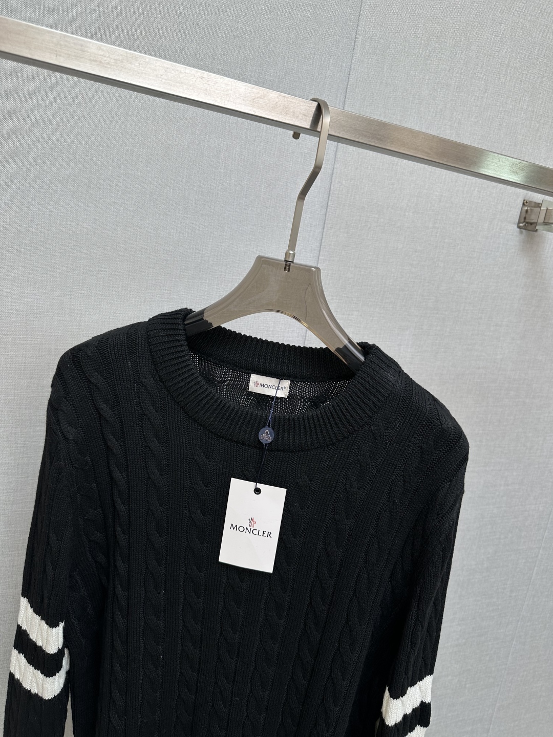 Wool-Blend Knit Sweater with Logo Design, Fashionable and Comfortable to Wear 3 cmp i1761131280644 133 0 1